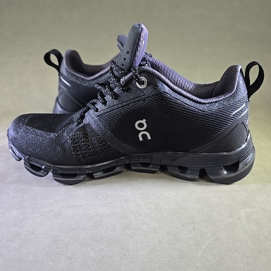 ON CLOUD CLOUDFLYER Womens All Black Lunar WATERPROOF Running Walking Shoes Sz 5
