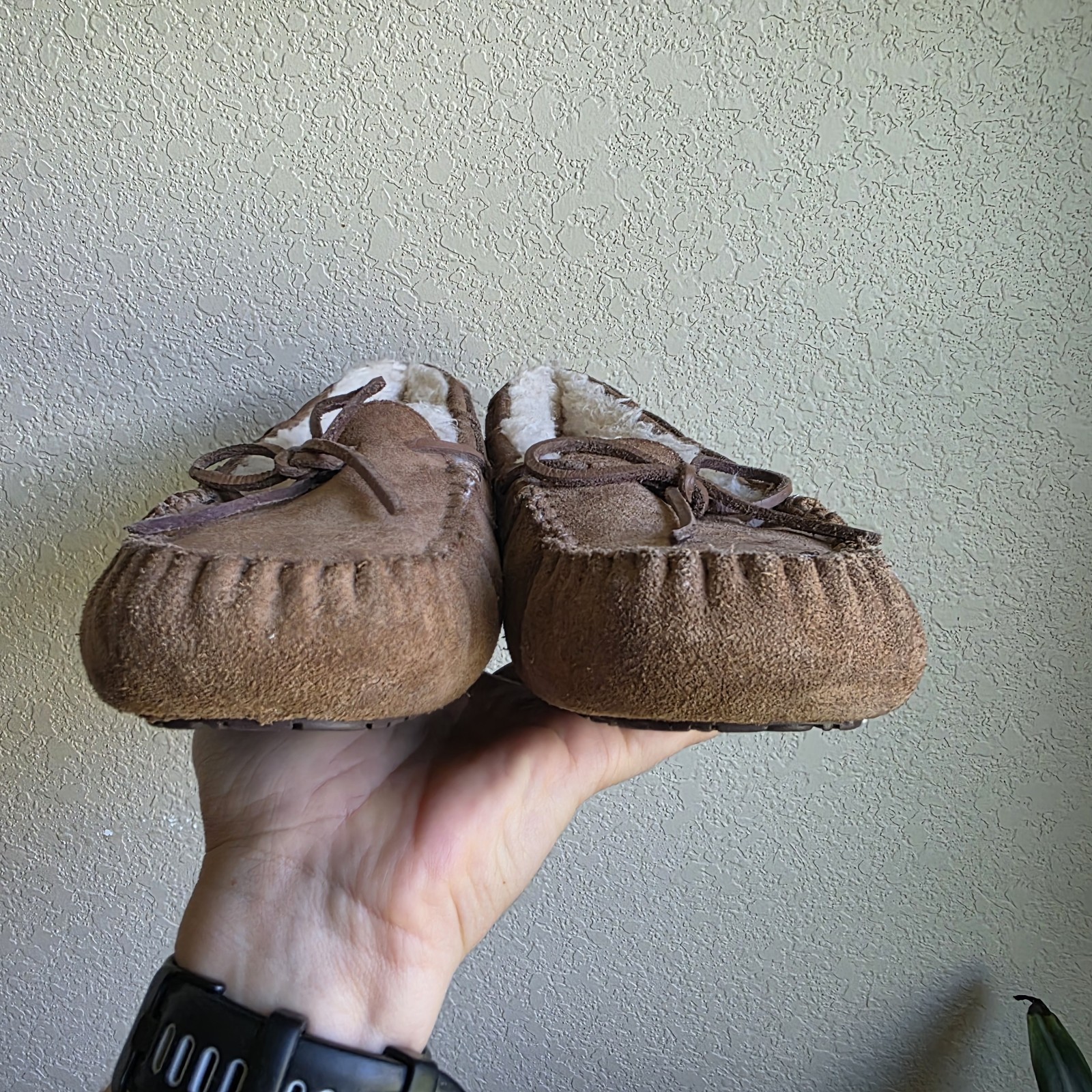 UGG Australia Uggs Women’s 7 Dakota chestnut Sheepskin Slippers Shoes