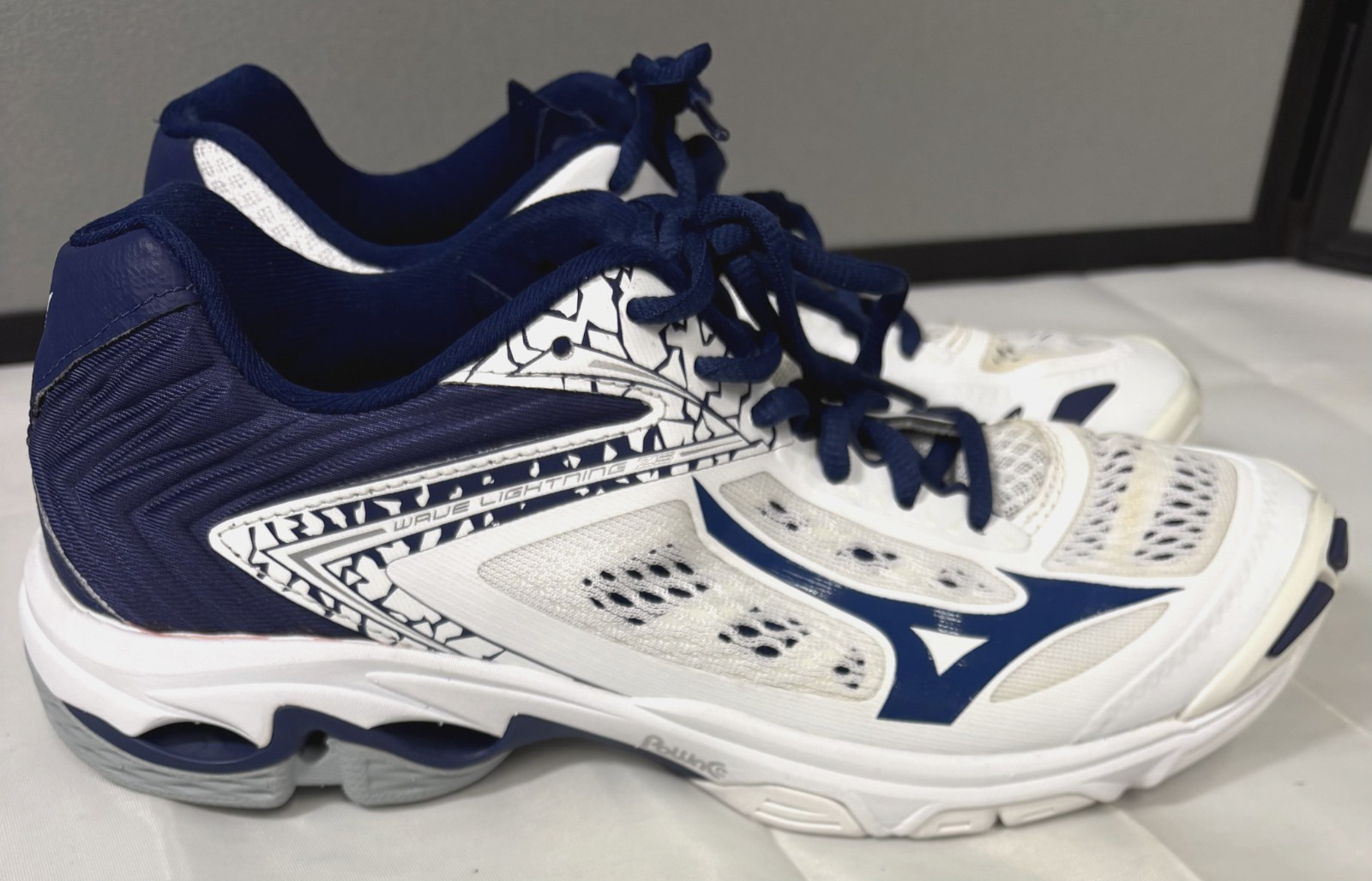 Mizuno Wave Lightning Z5 Volleyball Shoes Women’s Size 9 Navy Blue White Nice