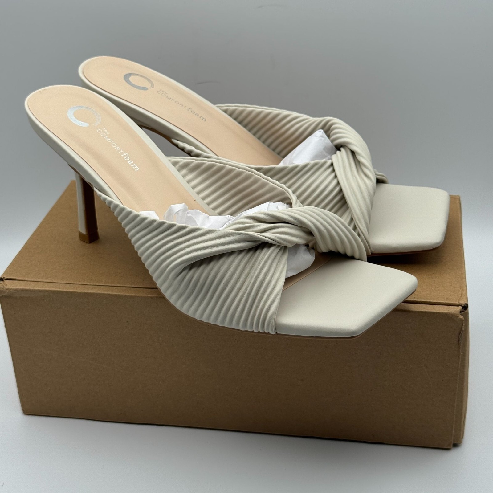 Tru Comfort Foam Greer Heels Size 9 Off White Pleated Slide Sandals Chic 🤍