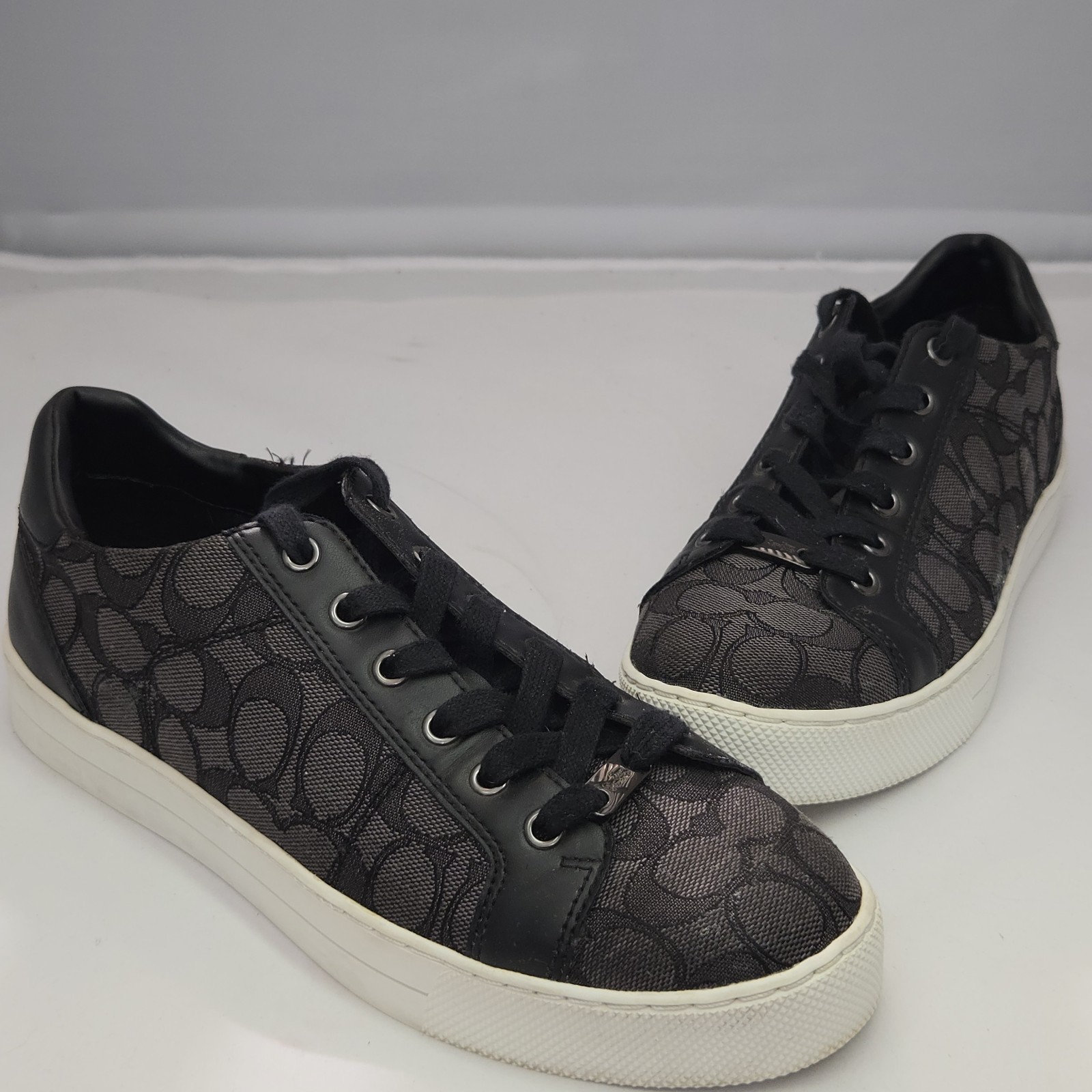 Coach Paddy Signature Low Top Sneaker Women’s Sz 9.5B Color Black Metal Logo