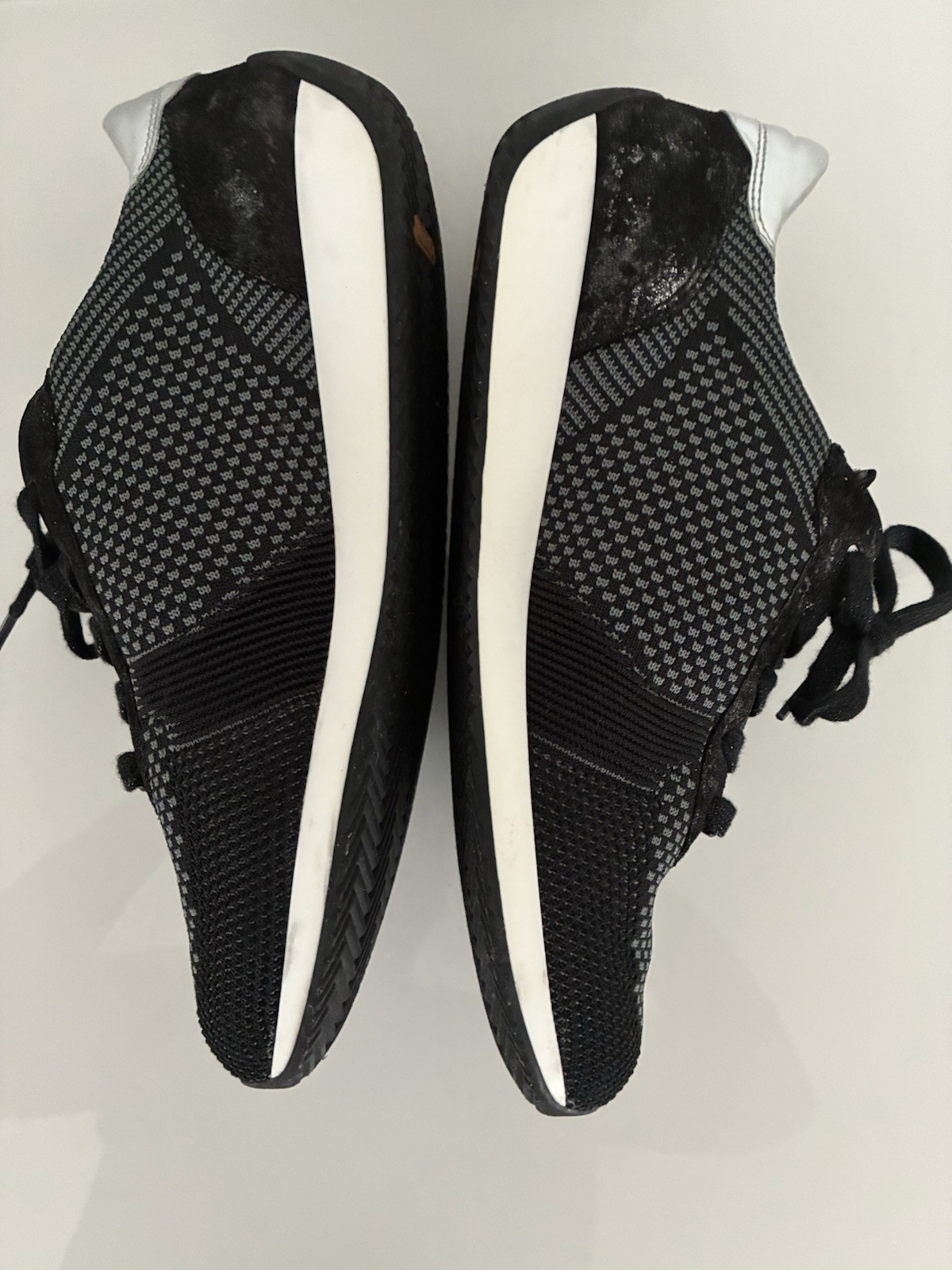 ARA Womans Fusion 4 Sneakers Size 7.5 Black Woven Fabric/Leather Lilly Dynergy
