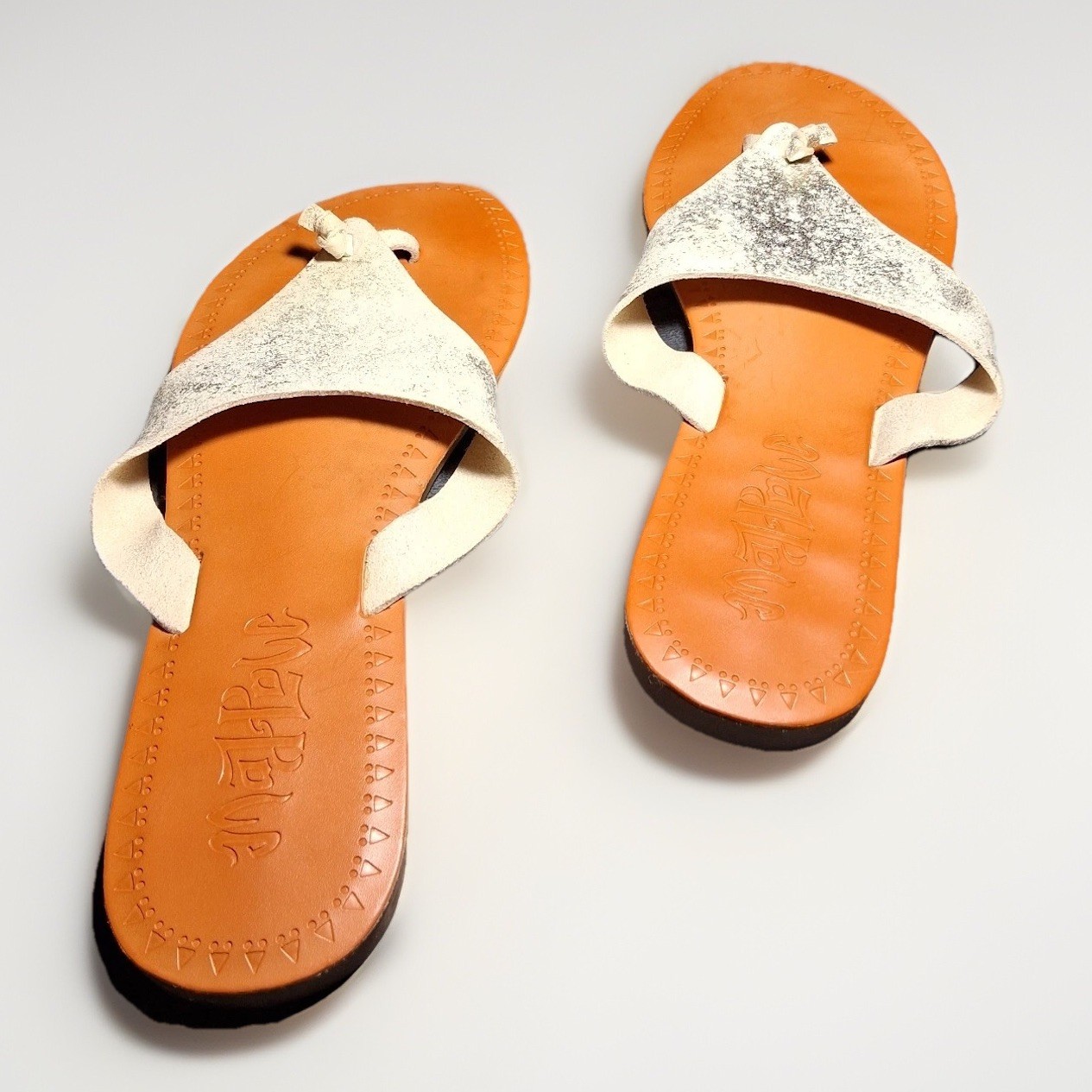 Matlow Womens Leather Thong Sandals Metallic Silver Tan Distressed Flat Slides