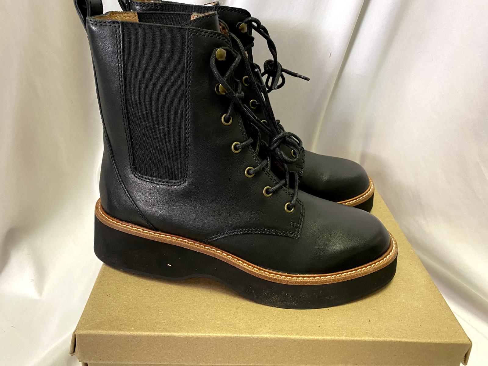 Madewell® Jordin Lace Chelsea Boot, in True Black, Size 8, New in Box!