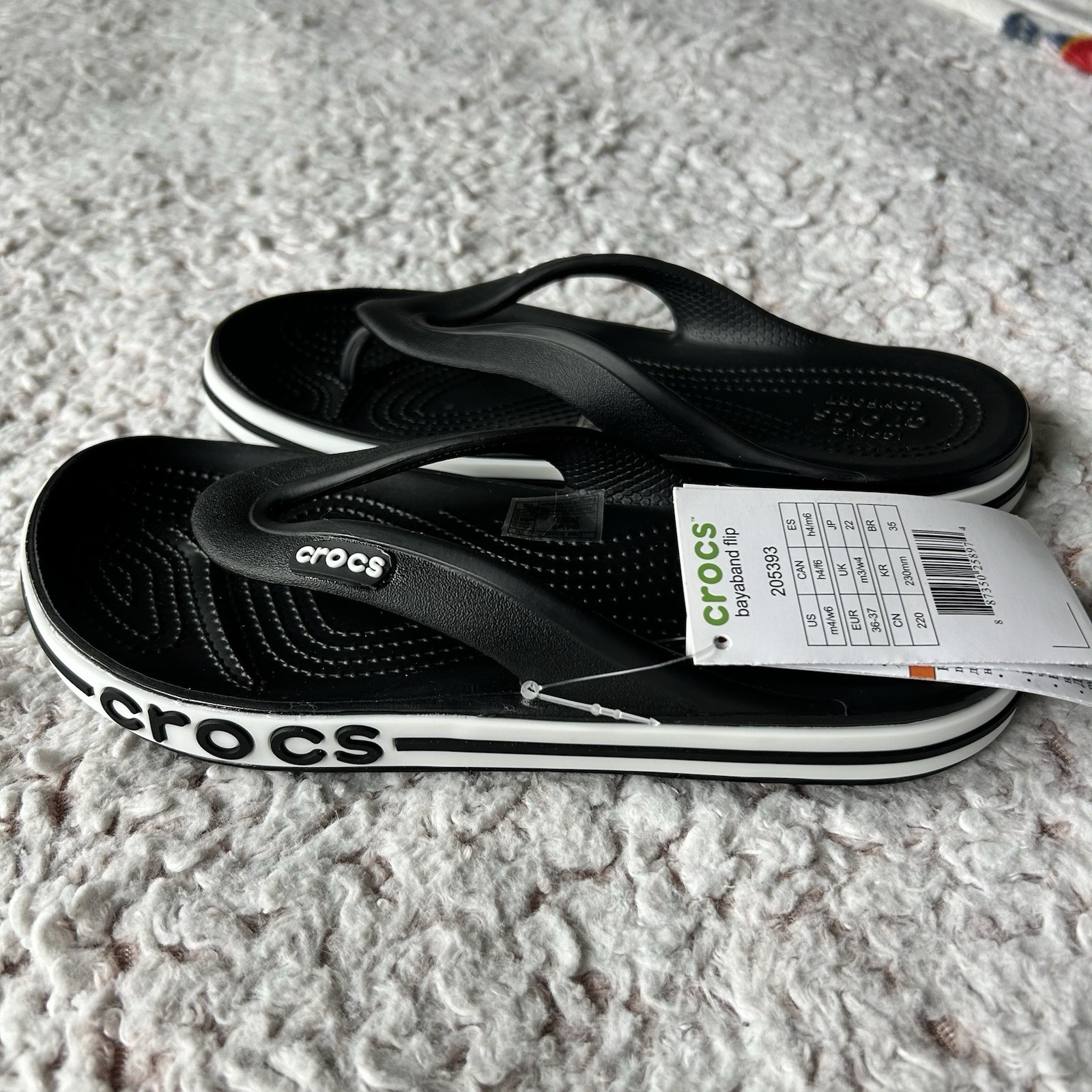 NEW (6) Women’s Bayaband Black and White Crocs Flip Flops