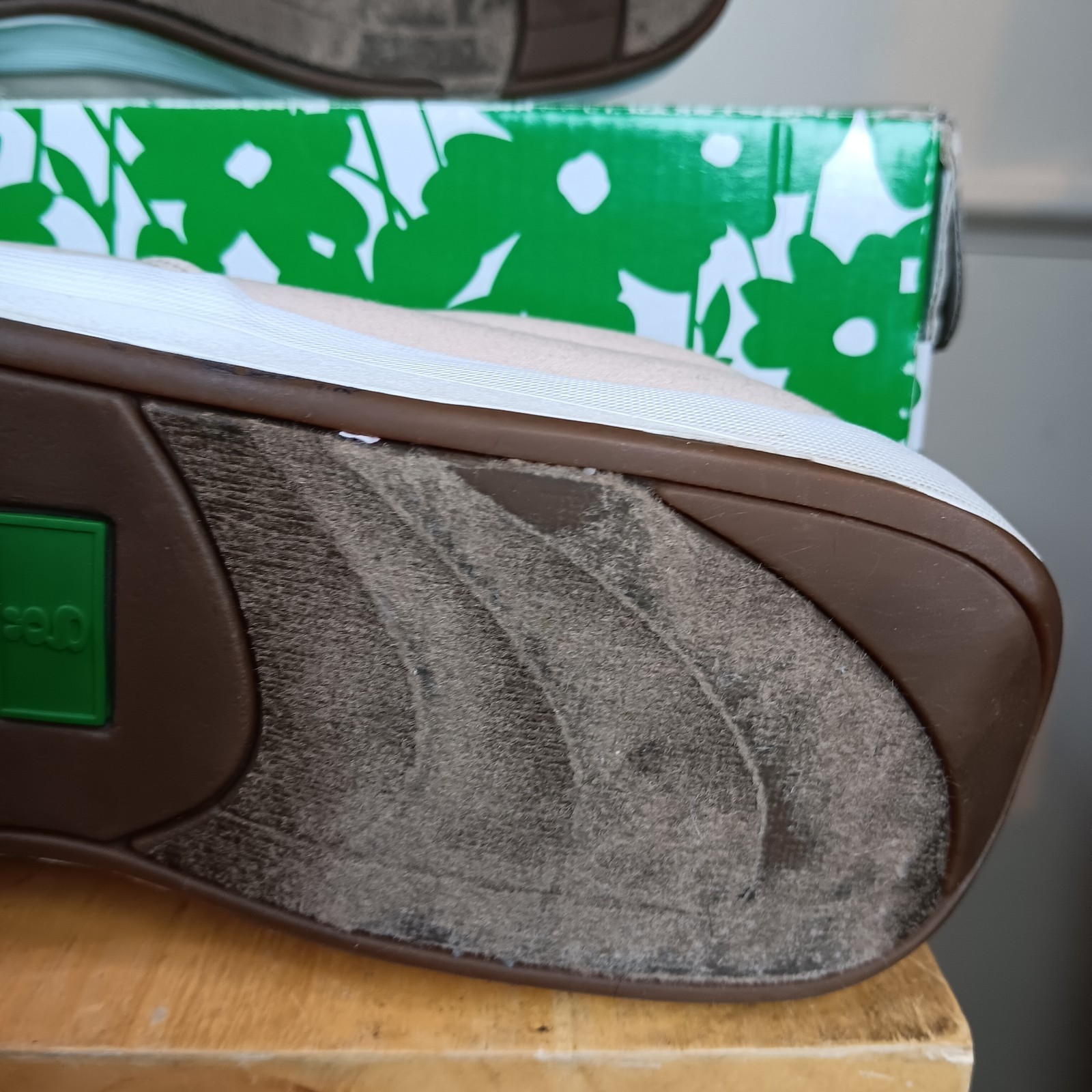 New With Box Grasshoppers Janey Memory Foam Orthopedic Comfort Sneaker 9.5 W
