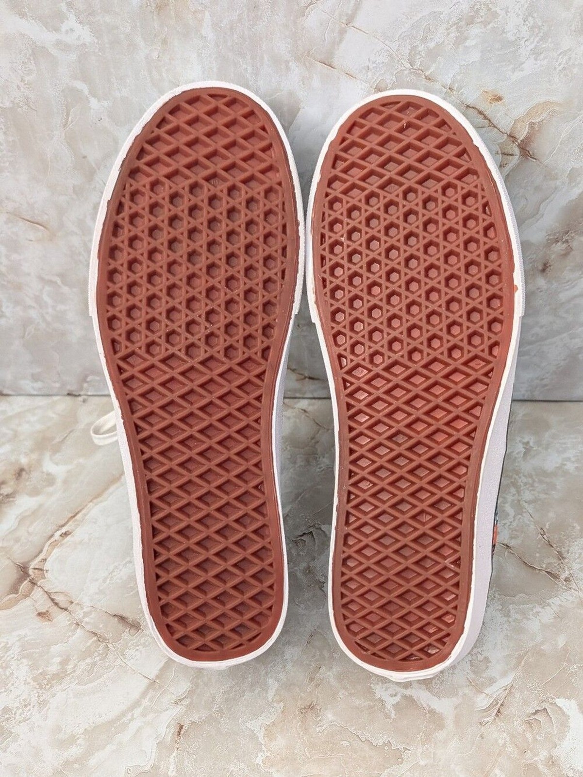 Yes We Vibe Casual Low-Top Graphic Lace-Up Sneakers – Multicolor Woman’s Sz 7