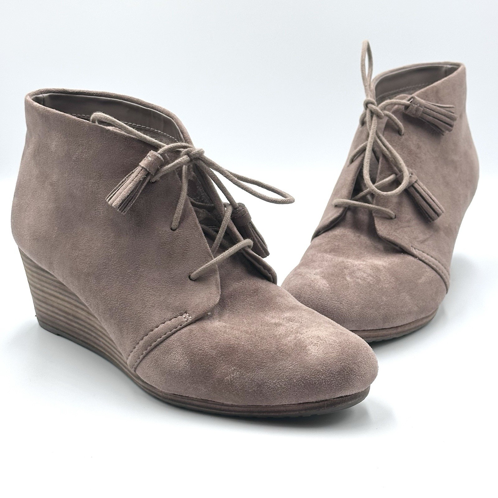 Dr. Scholl’s Dakota Wedge Ankle Booties Taupe Faux Suede Tassel Lace Up Size 8.5