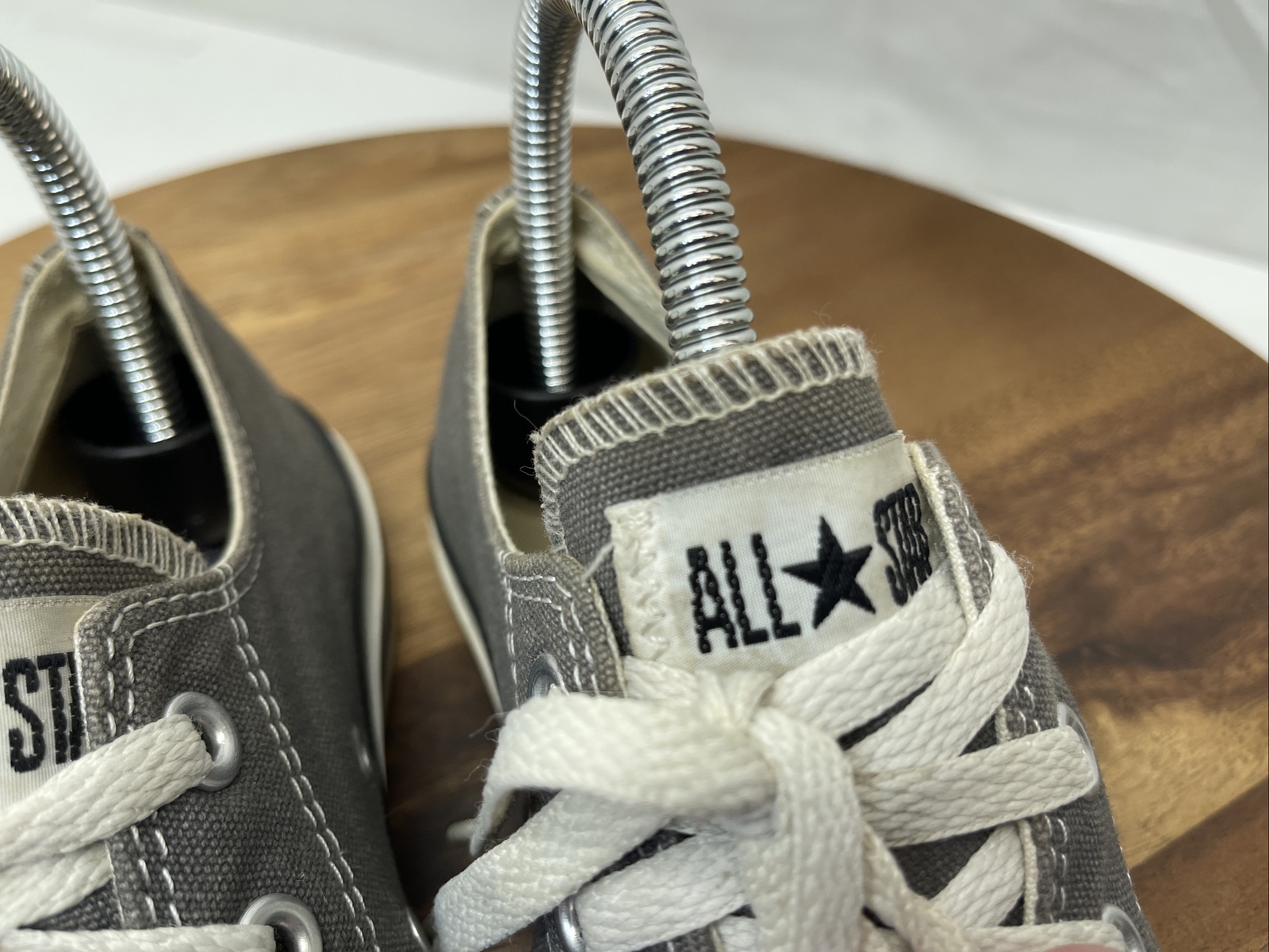 EUC Converse All Stars Shoes Sneakers Low Top Gray Mens 4 Womens 6 Unasex