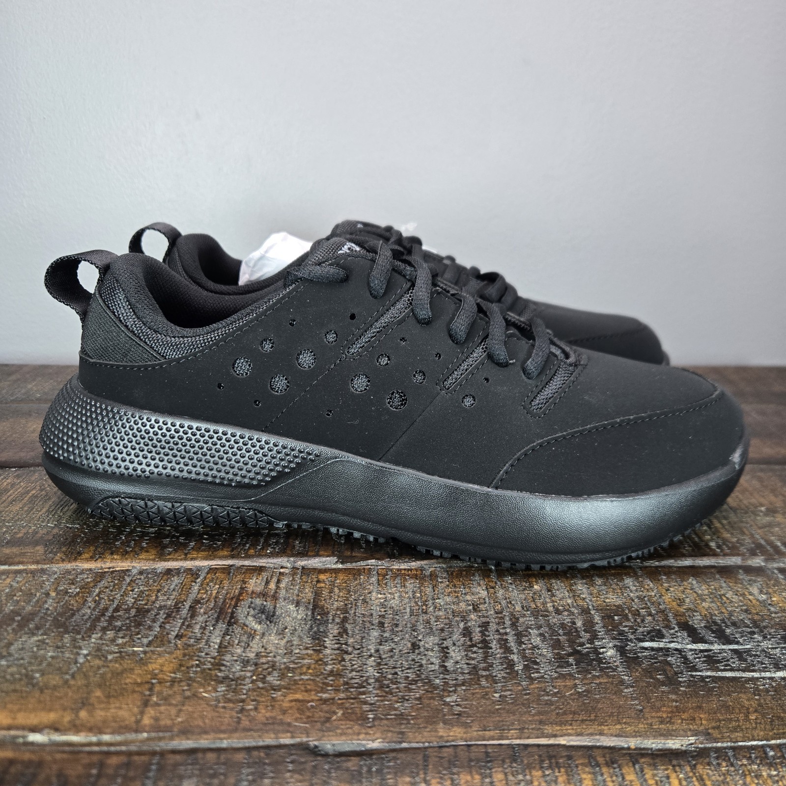 Crocs On The Clock Work Sneaker Womens Size 8.5 Black Slip Resistant Kitchen