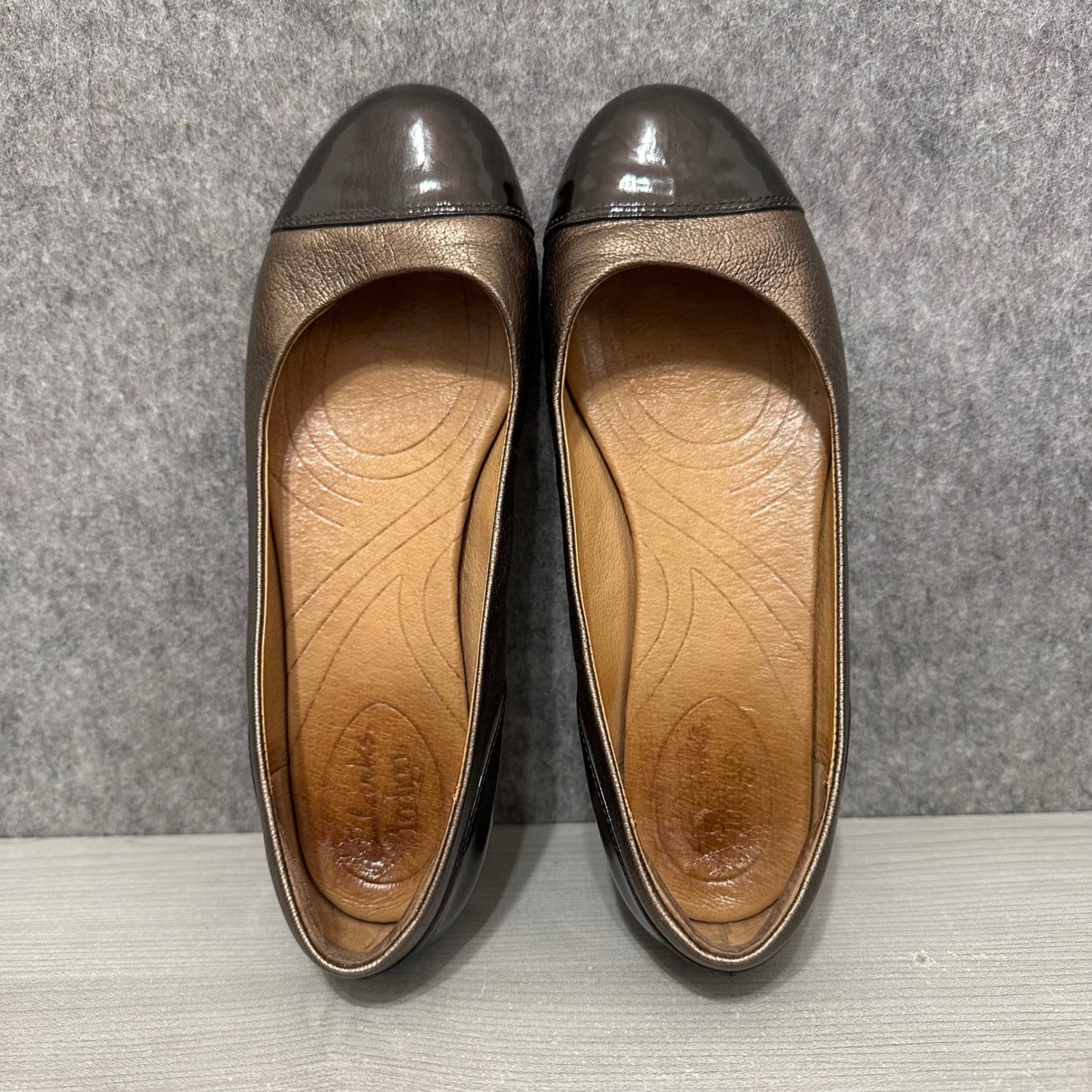 Clarks Indigo Bronze Metallic Womens Sz 6.5 Leather Patent Cap Toe Ballet Flats