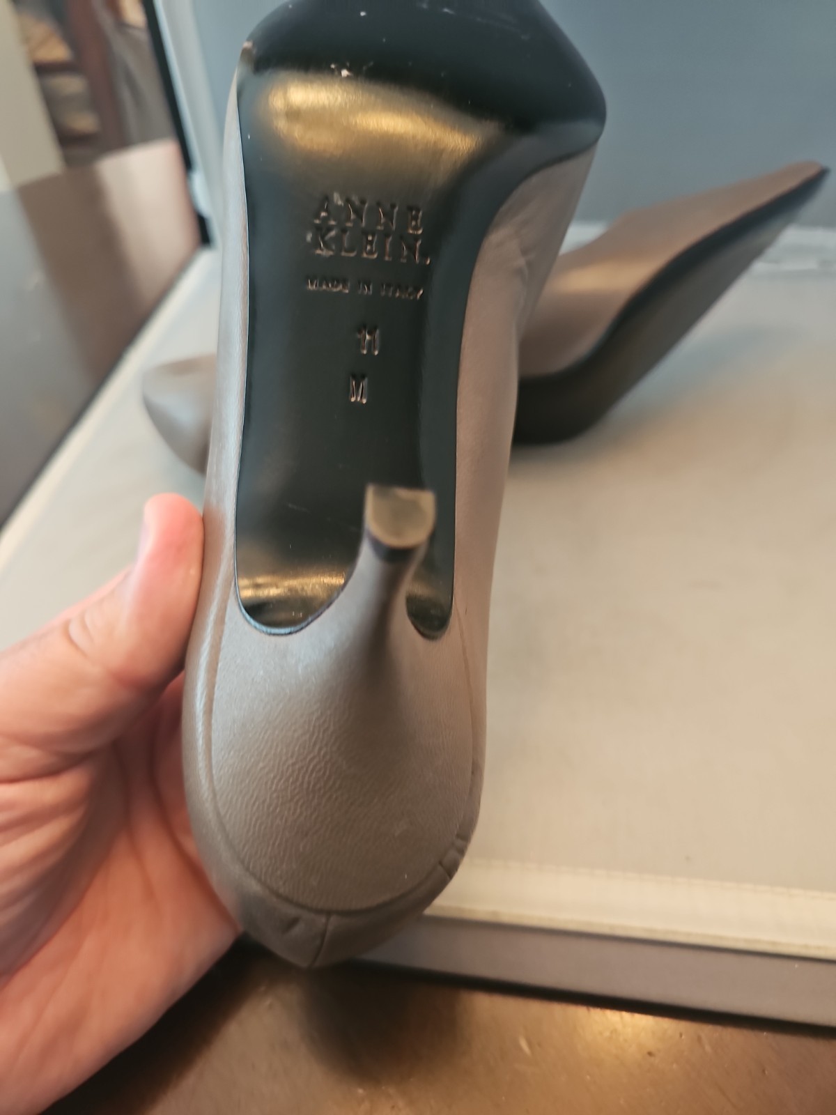 Women’s Anne Klein Gray Pointed Toe 2.5 Inch Heel Pump, Size 11 M Madein Italy