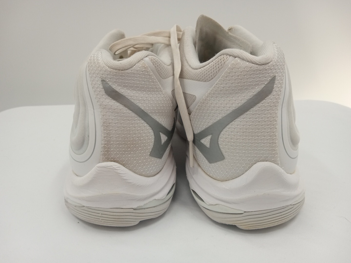 Mizuno Wave Lightning Z6 VolleyballShoes Women’s 9.5 White Athletic Sports