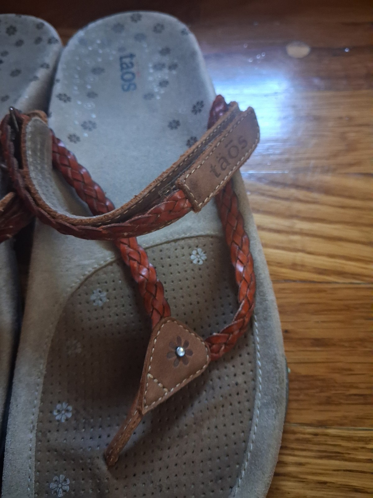Taos Leather Sandals Women Sz 9 Braided Strap Comfort Split Toe Brown Daisy