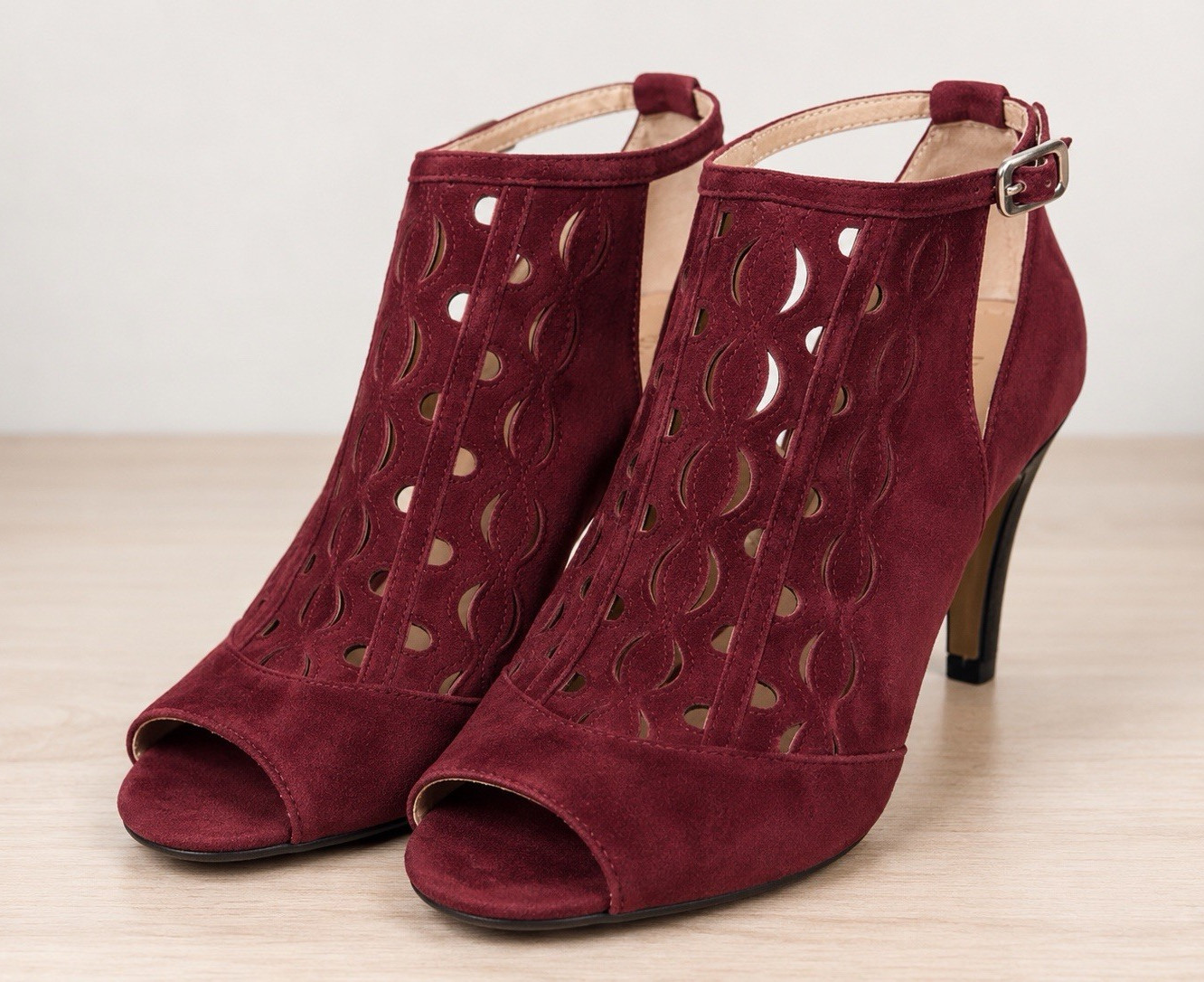Adrienne Vittadini Burgundy Suede Cutout Peep Toe Heels Size 8M Ankle Strap