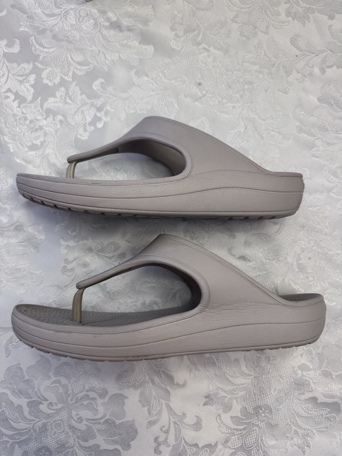 Crocs Sloane Platform Flip Flop Sandal Comfort Shoe Women’s 11 Gray Beach Pool