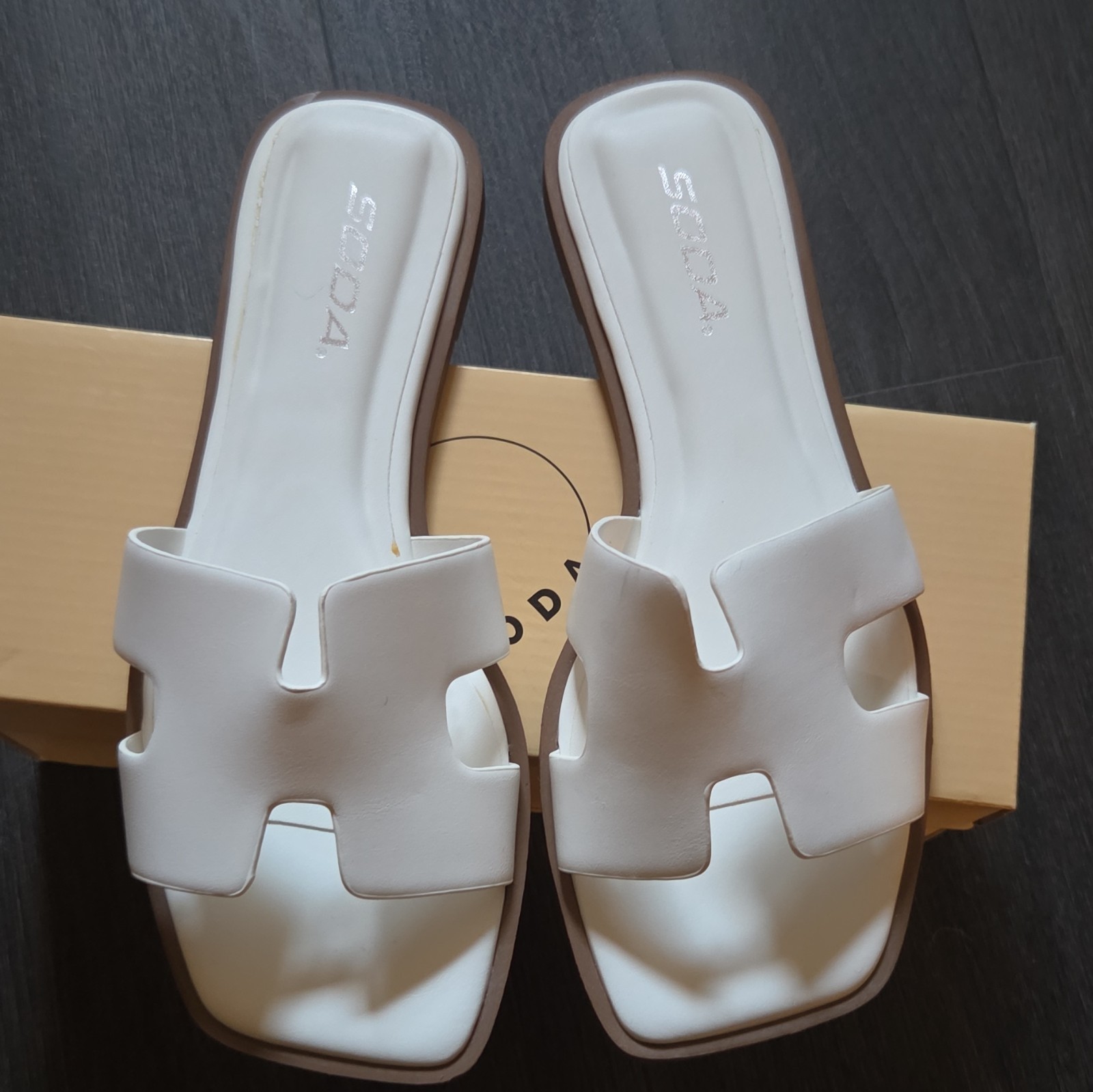 Soda Women’s White PU Slip-On Slide Sandals Solid Logo Accent Size 7