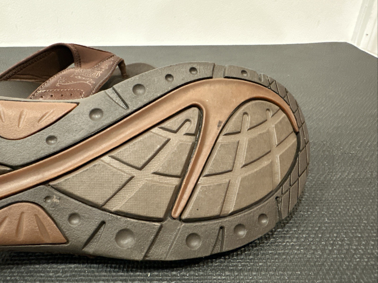 Abeo Balboa Leather Thong Sandals Women’s Size 7.5 W400 Brown