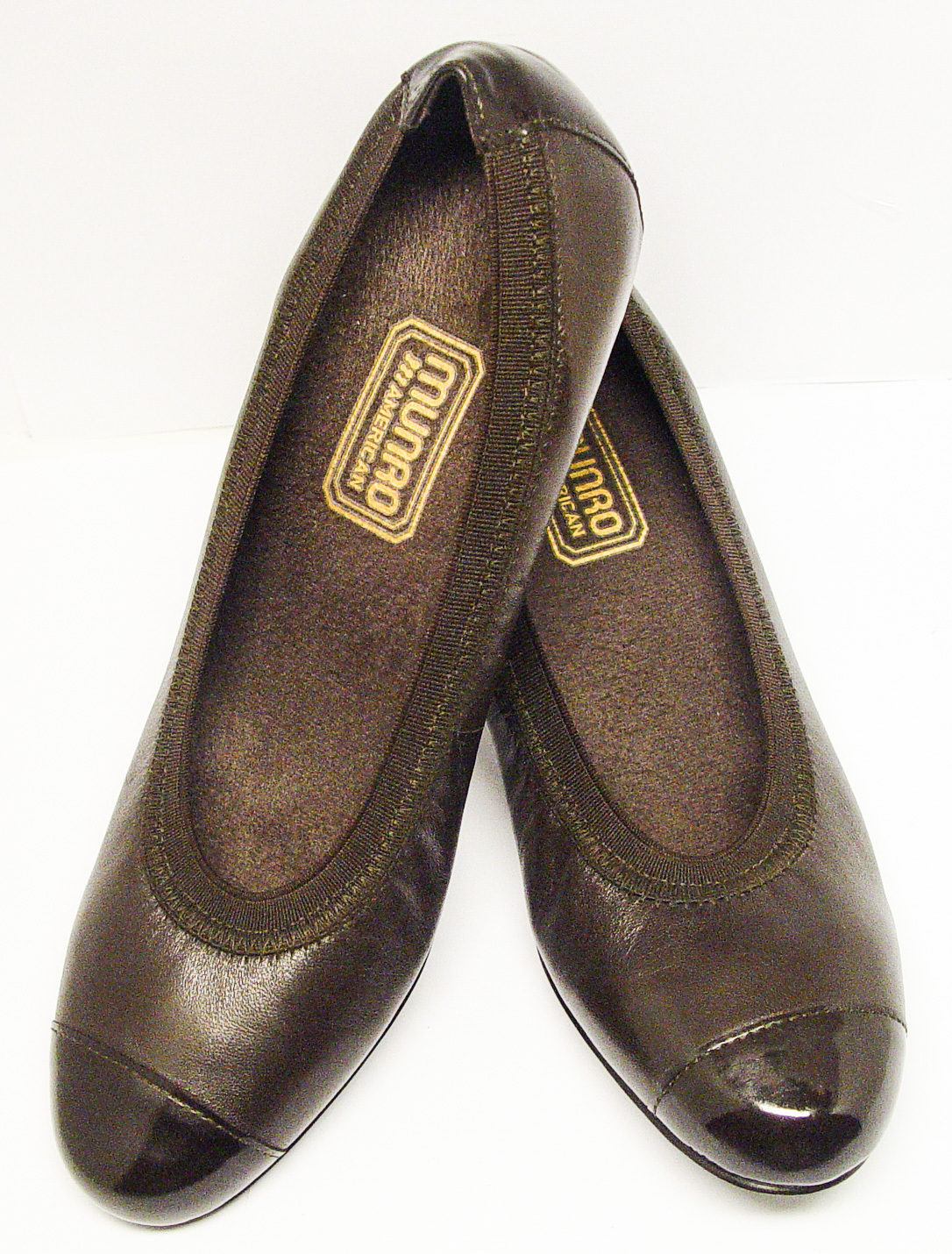 MUNRO AMERICAN SZ 6.5 M BROWN UPPER W/LATEX RUBBER BOTTOM SHOCK ABSORBING HEEL