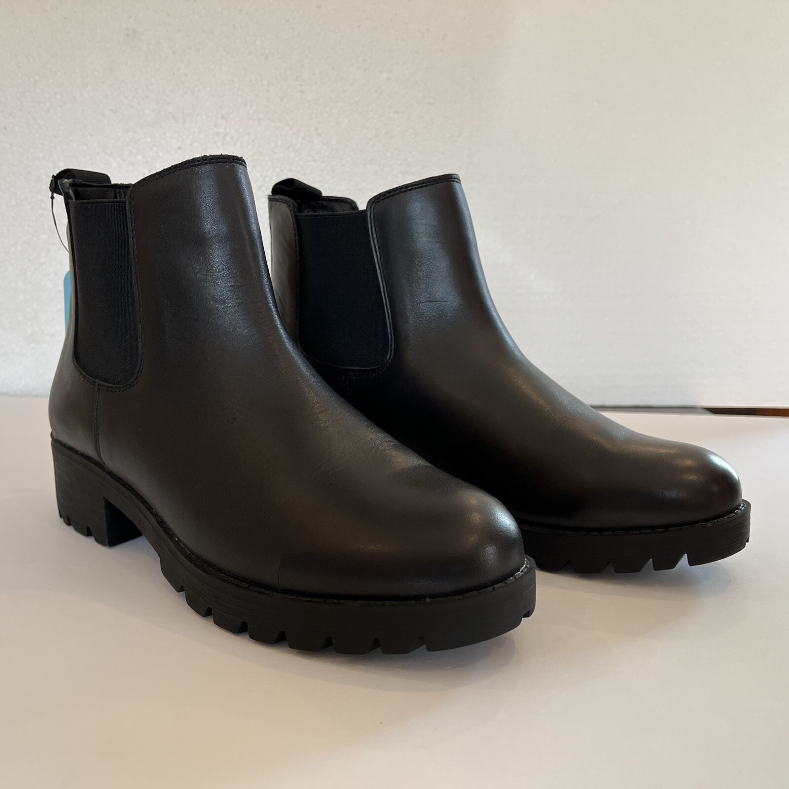 Vepose Women’s Lug Sole Chelsea Ankle Boots Size 8.5 New With Tags