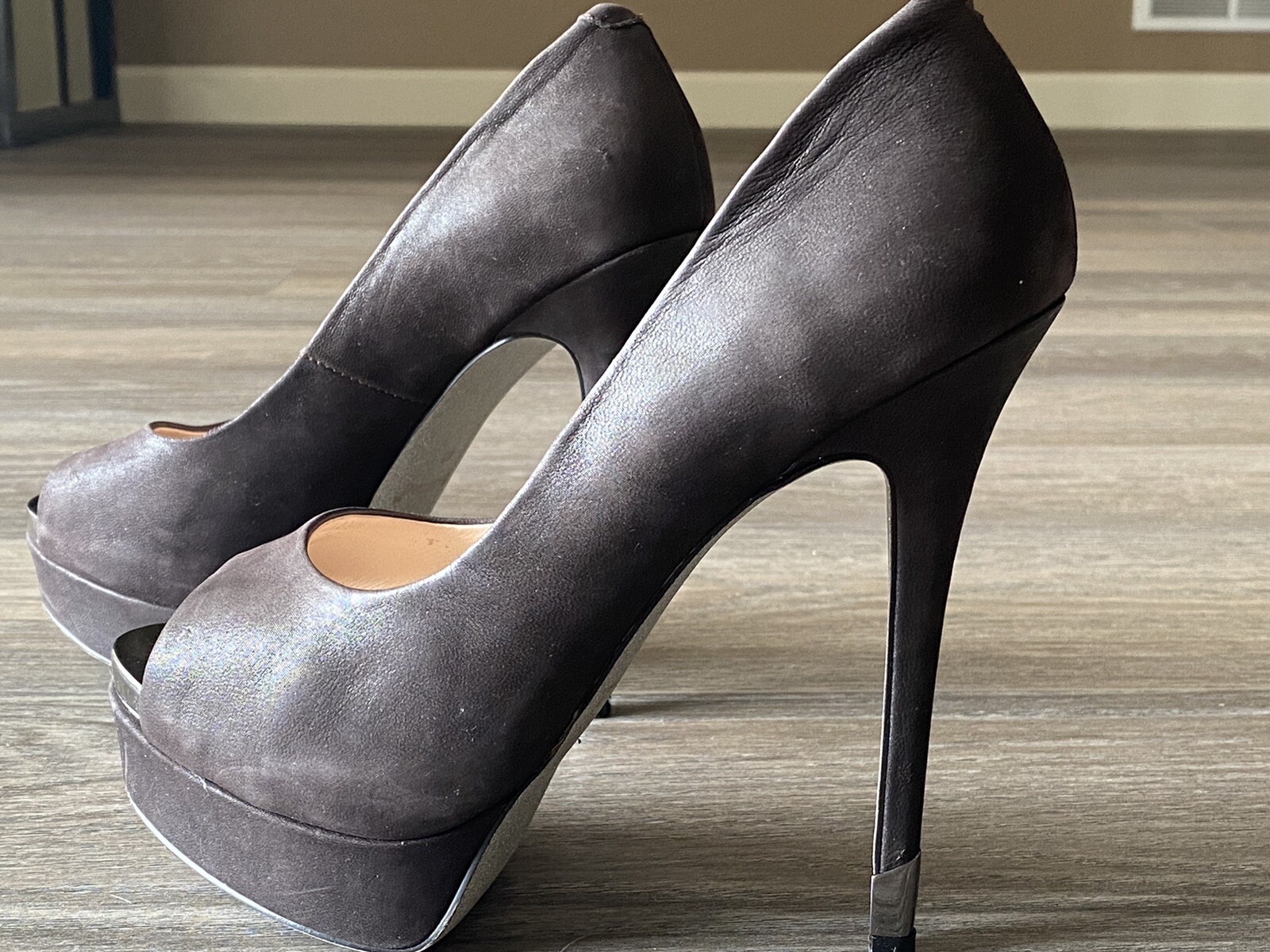 Very Highh Heels Sexy Women