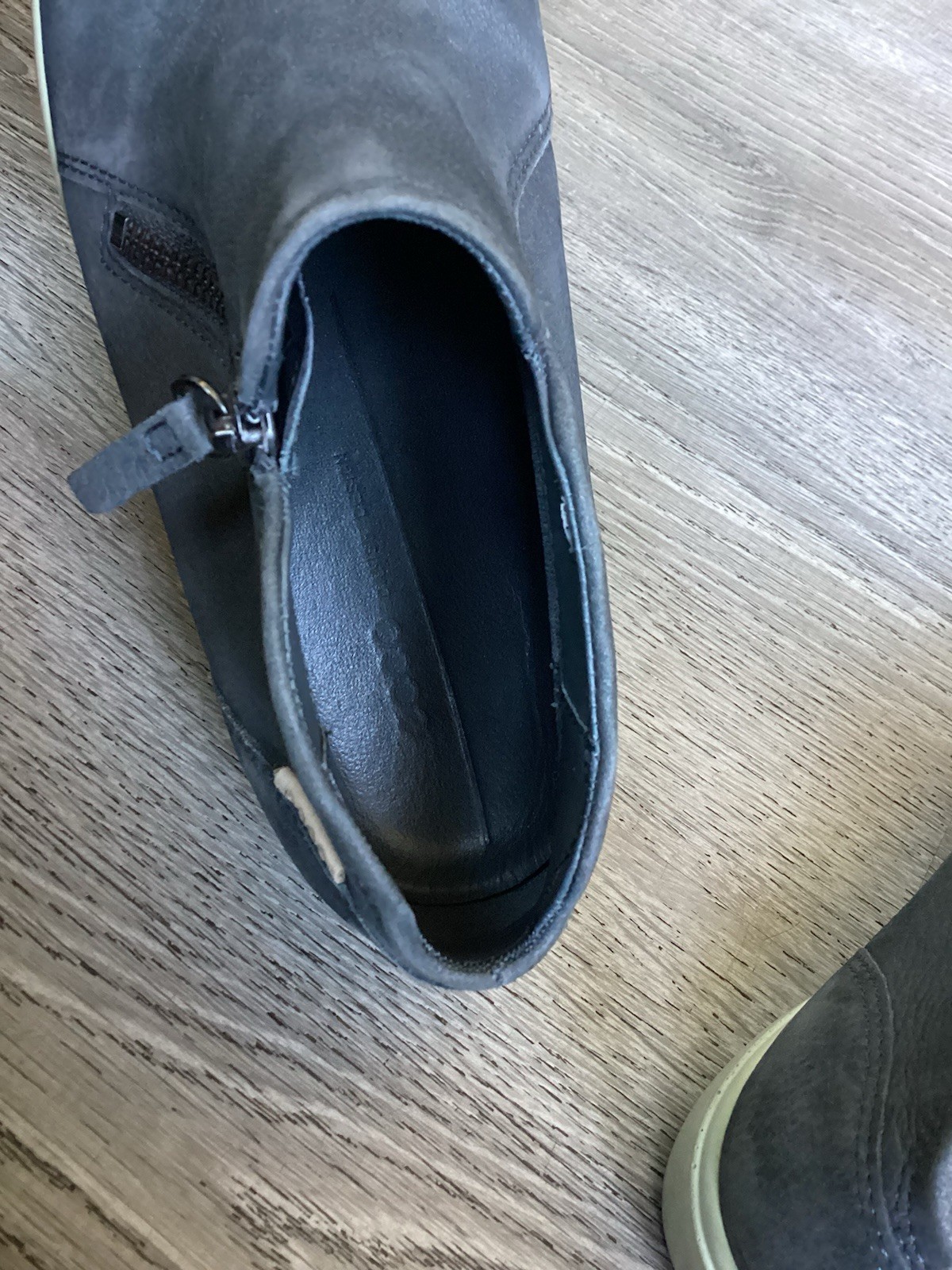 Ecco Soft 7 Shoes Womens 8 / 39 Gray Nubuck Leather Zip Bootie Casual Comfort