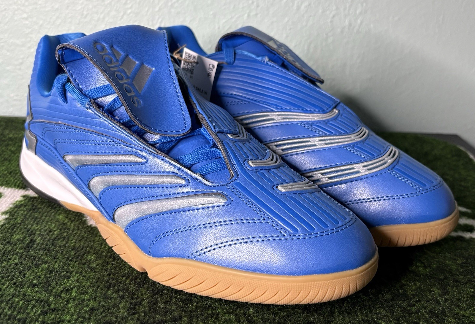US Women’s 9.5/Men’s 8.5 – Adidas Predator Sala «Blue Silver Metallic Gum»