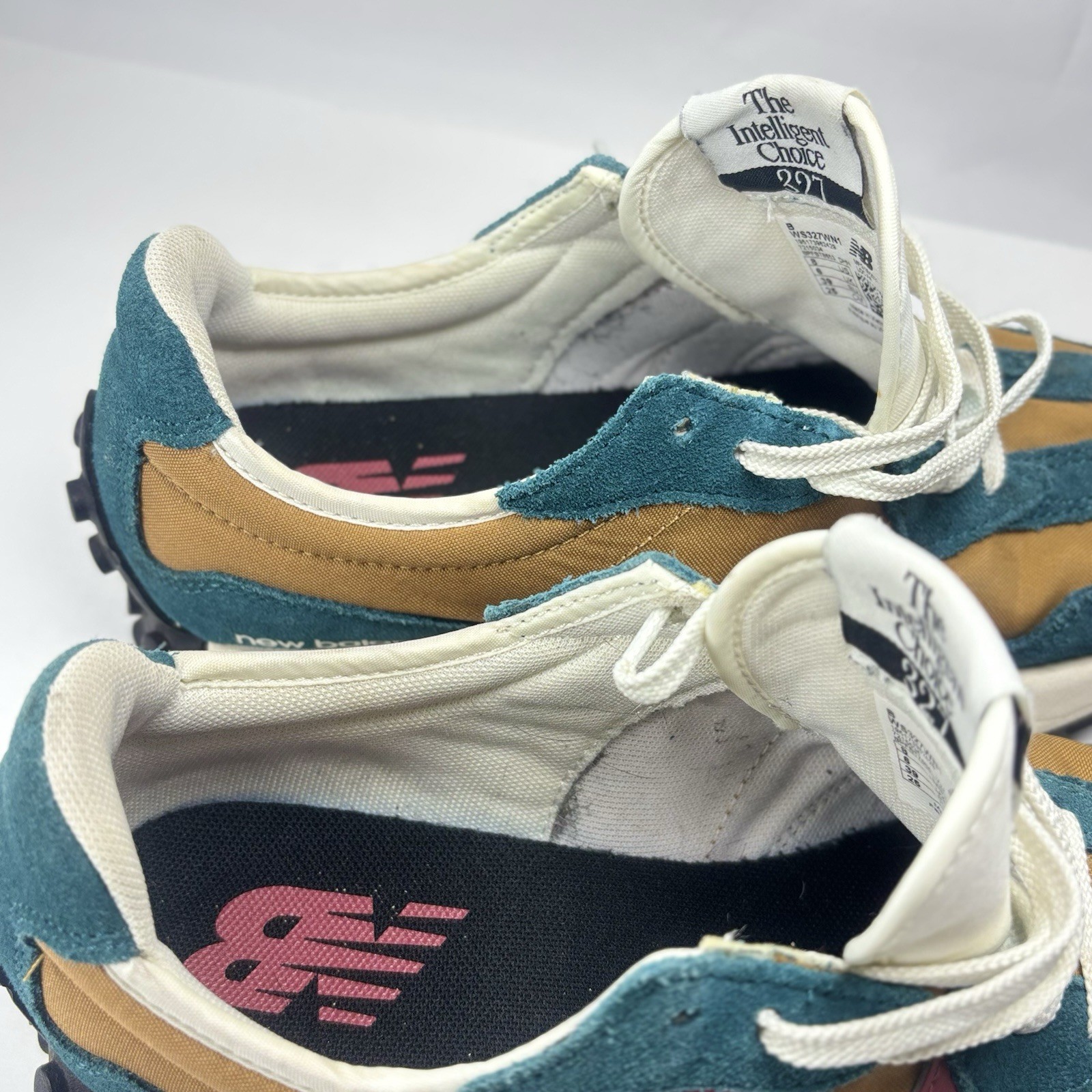 New Balance 327 Womens Sz 8 Comfort Lifestyle Sneaker Mountain Teal Workwear