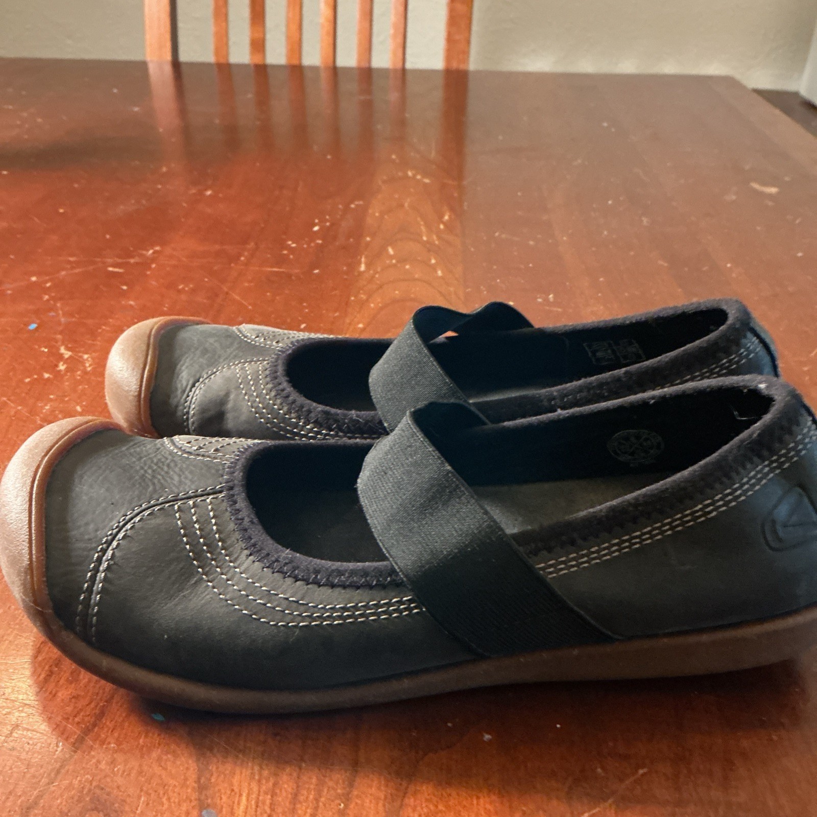Keen Sienna Black Maryjane’s Leather Uppers Toe Guard Rubber Soles Size 9