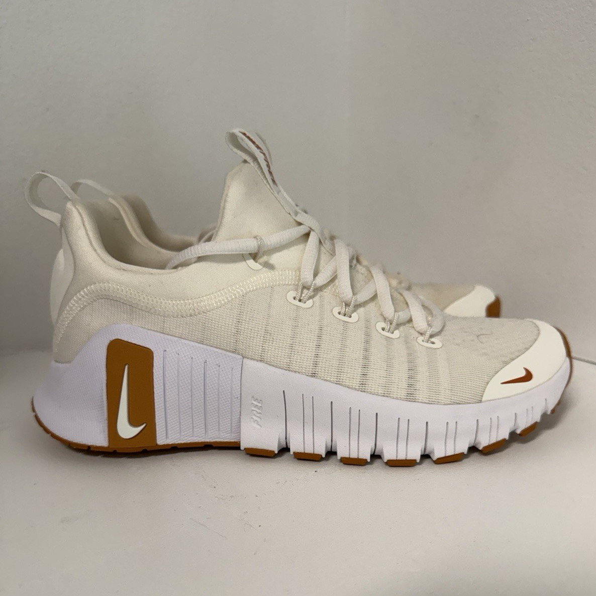 Nike Free Metcon 6 Low Top Lace-Up Mesh Sneakers Sail/White/Monarch FJ7126-103