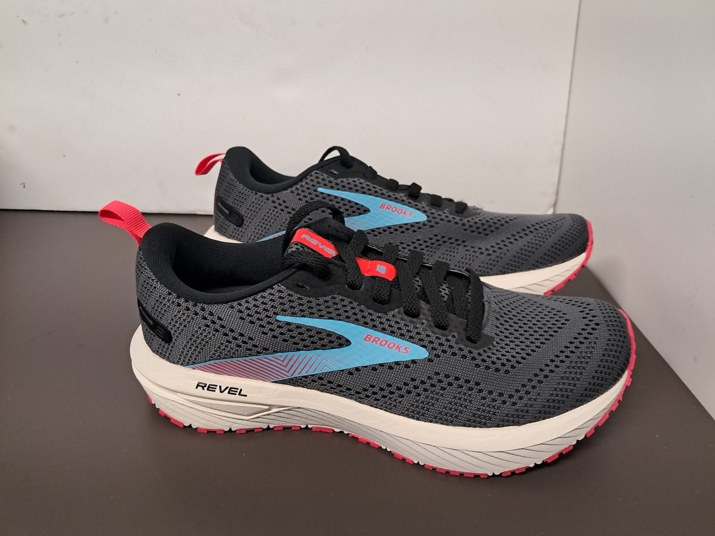 Brooks Women’s Revel 6 Energize Sneakers Black/Ebony/Bluefish Size 6B