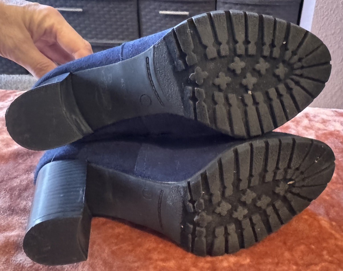 👢👢Royal Blue Low Heeled Strap Boots Size 8👢👢