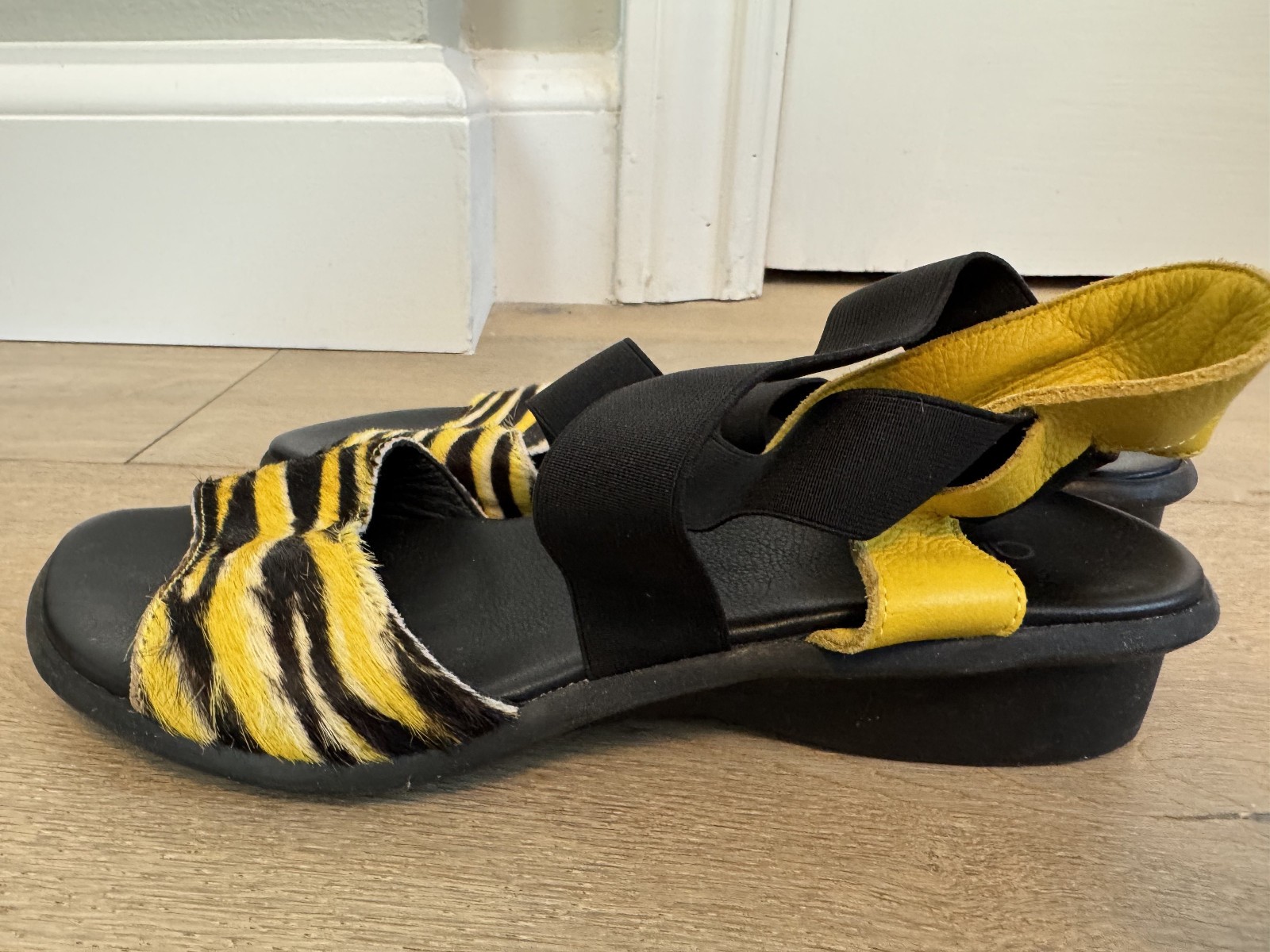 Arche Satia Women Sandals 38 Yellow Black Crossed Elastic Strap Calf Hair