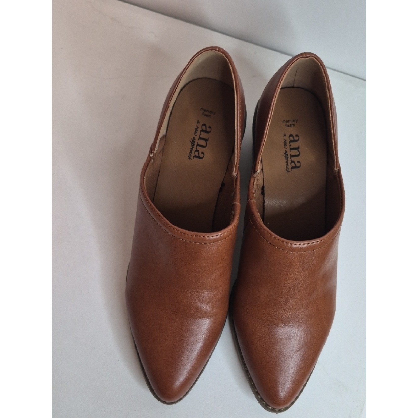 a.n.a Amity Cognac Women’s Brown Leather Slip-On Size 8.5M