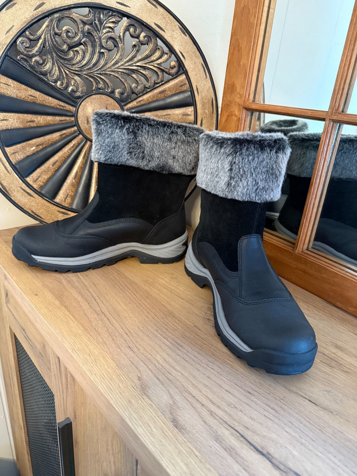 Timberland White Ledge Women’s Snow Boots, Waterproof Black & Grey – 9.5USA