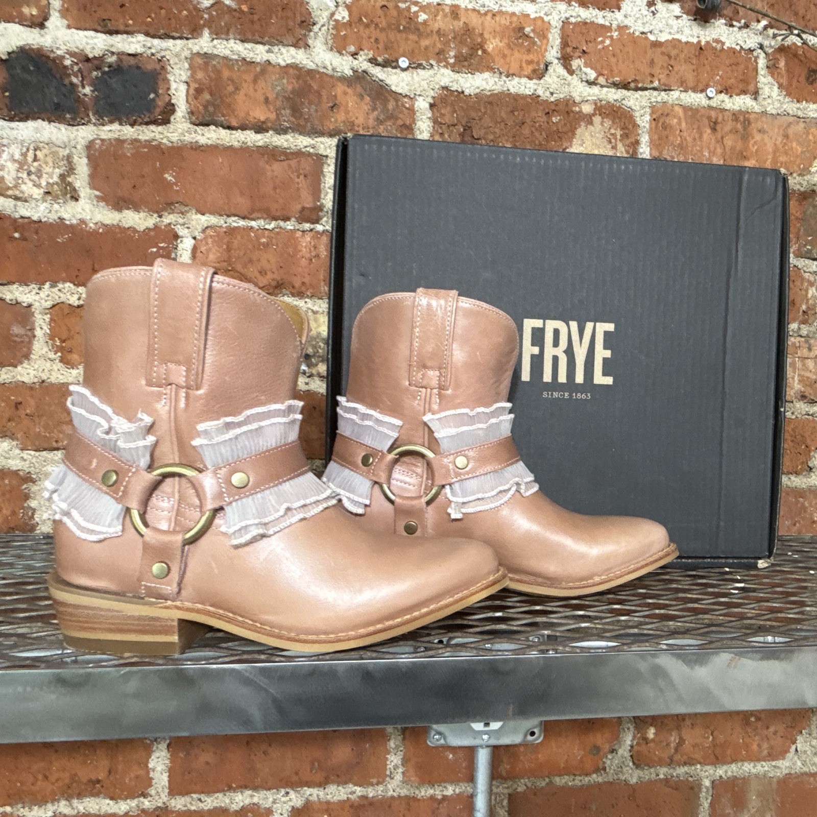 Frye Billy Harness Ruffle Booties Dusty Rose Sz 6