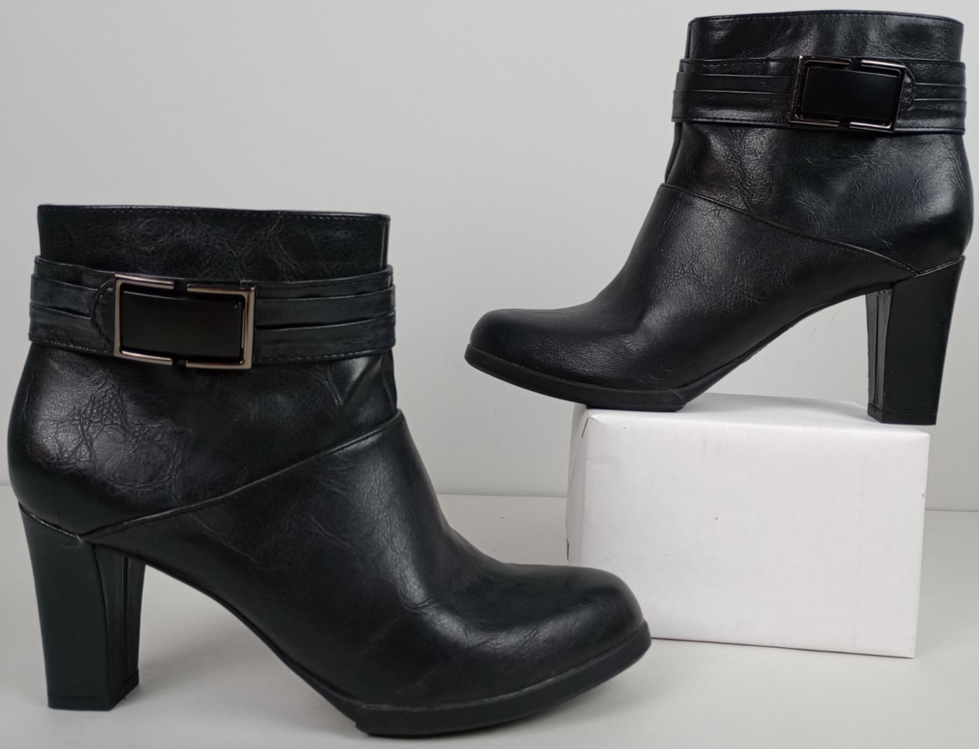 Life Stride Womens 8.5M Black Man Made Leather Buckle Strap Heel Ankle Booties