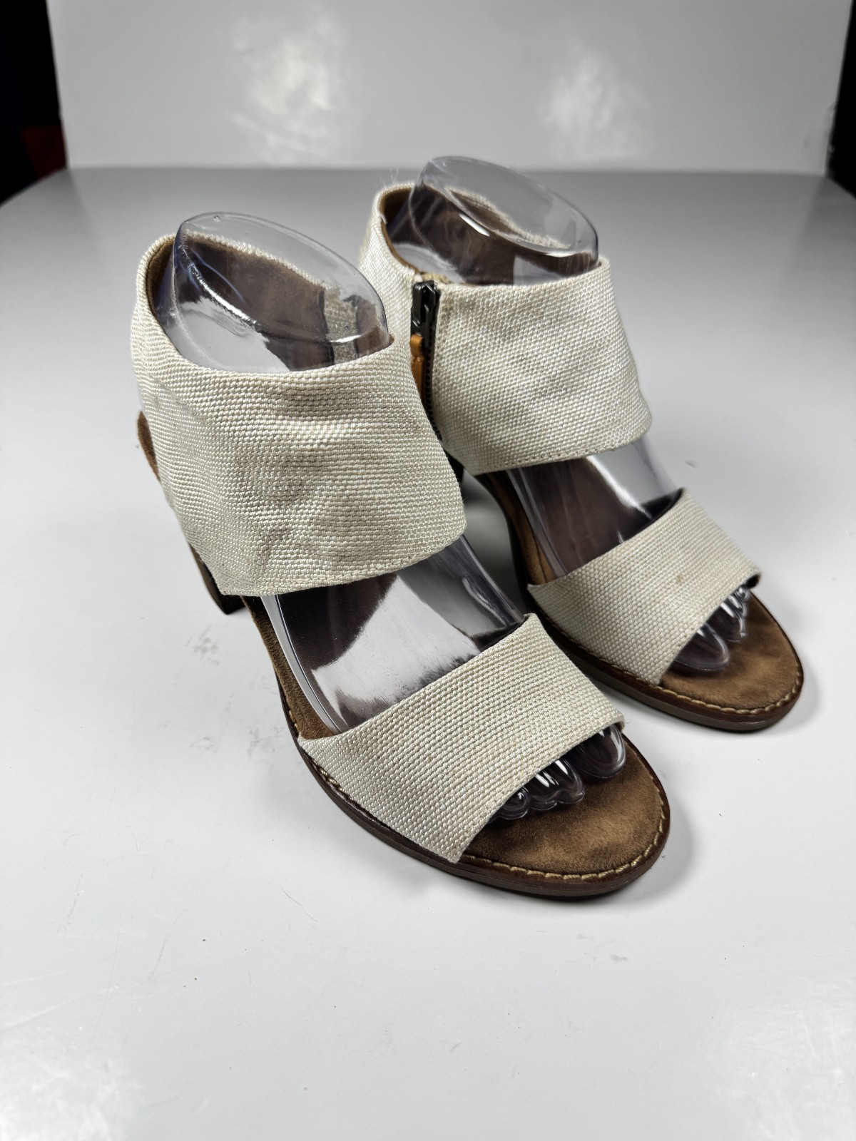 Toms Majorca Strappy Womens US 7.5 Beige Side Zip Block Heel Cutout Sandals