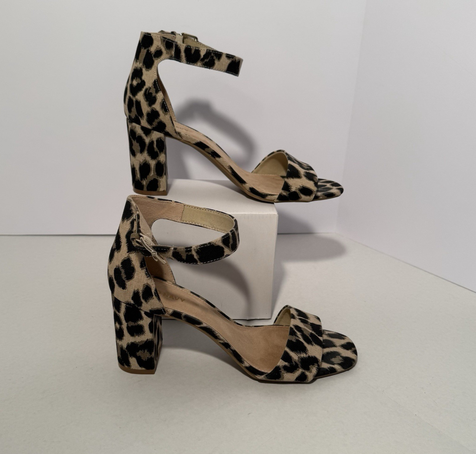 Women’s Sz 8.5 Leopard Block Heel Strappy Sandals party cocktail