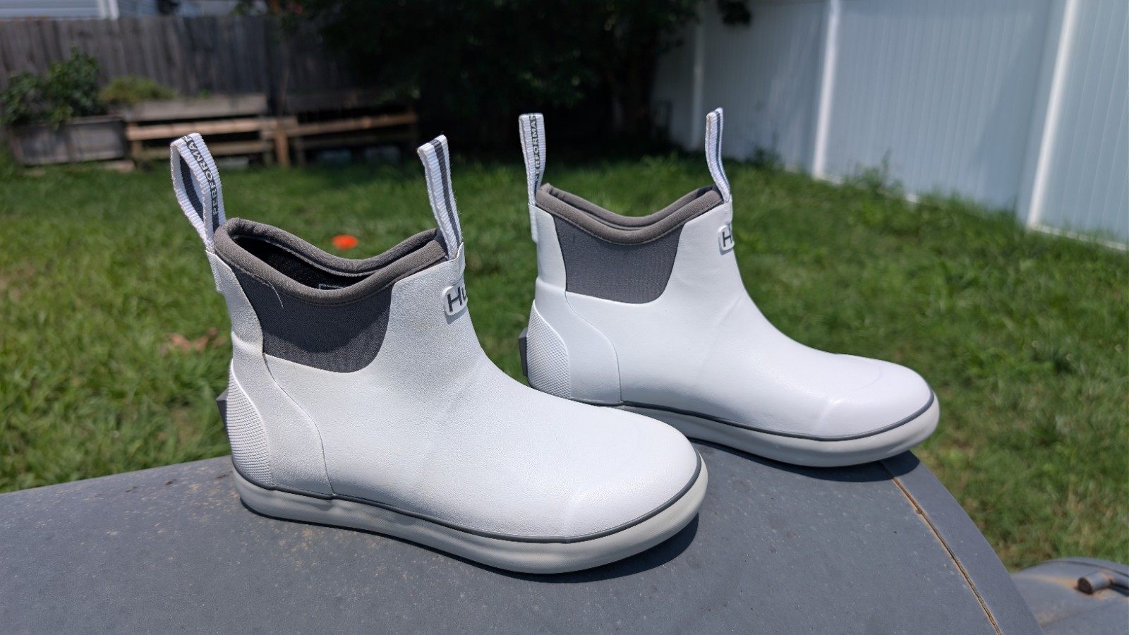 Excellent Huk Rogue Wave Women’s Deck Boots, White, W6