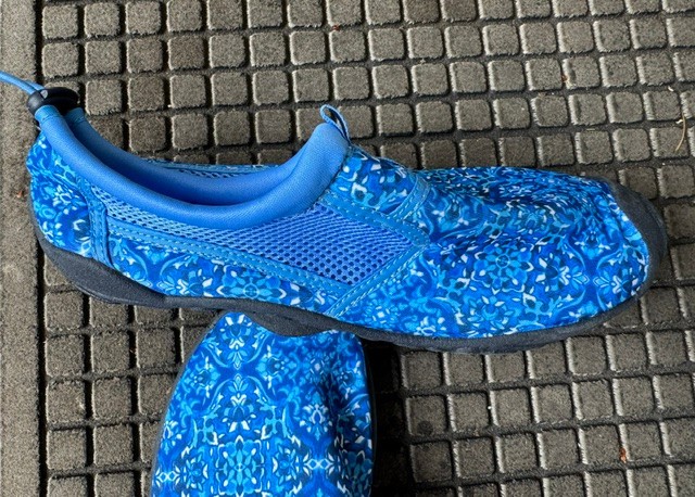 Lands End Womens Aqua Socks Deep Sea/Galaxy Blue Mosaic 9-10 ONLY WORN ONCE