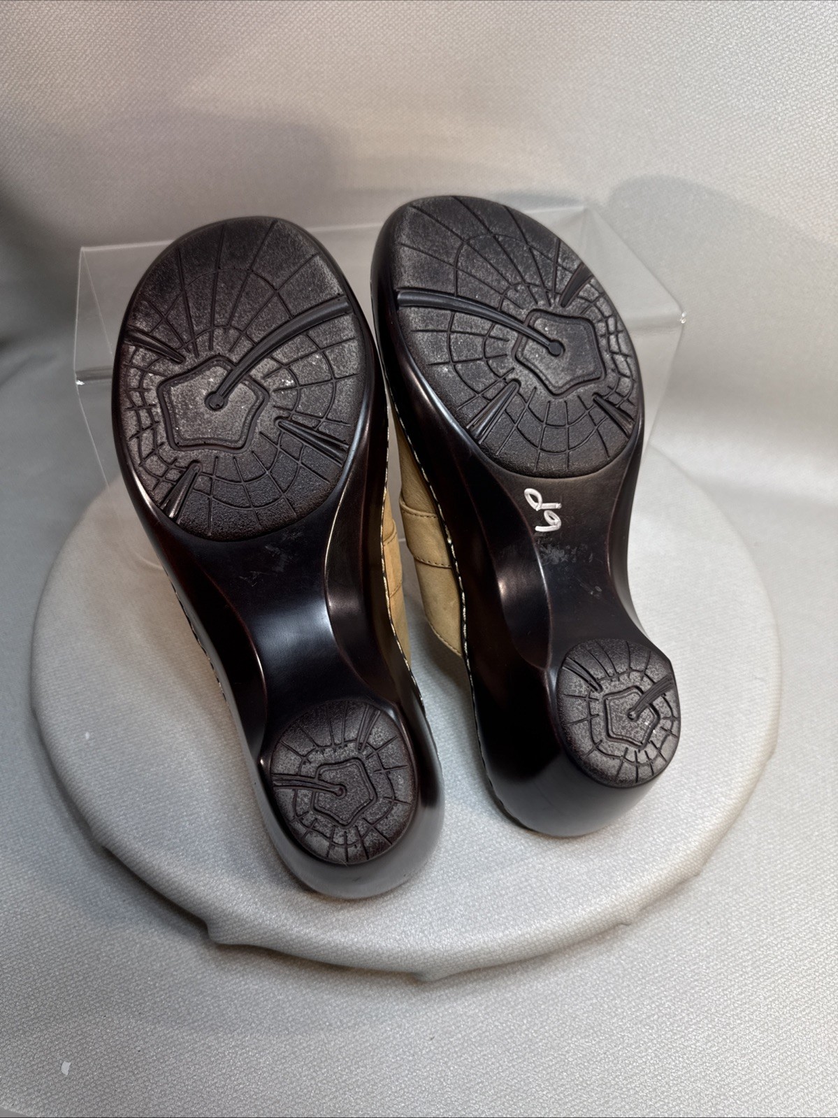 Madison Comfort Clogs Womens 8M Leather 2.75 In Heel Stylish Easy Wear