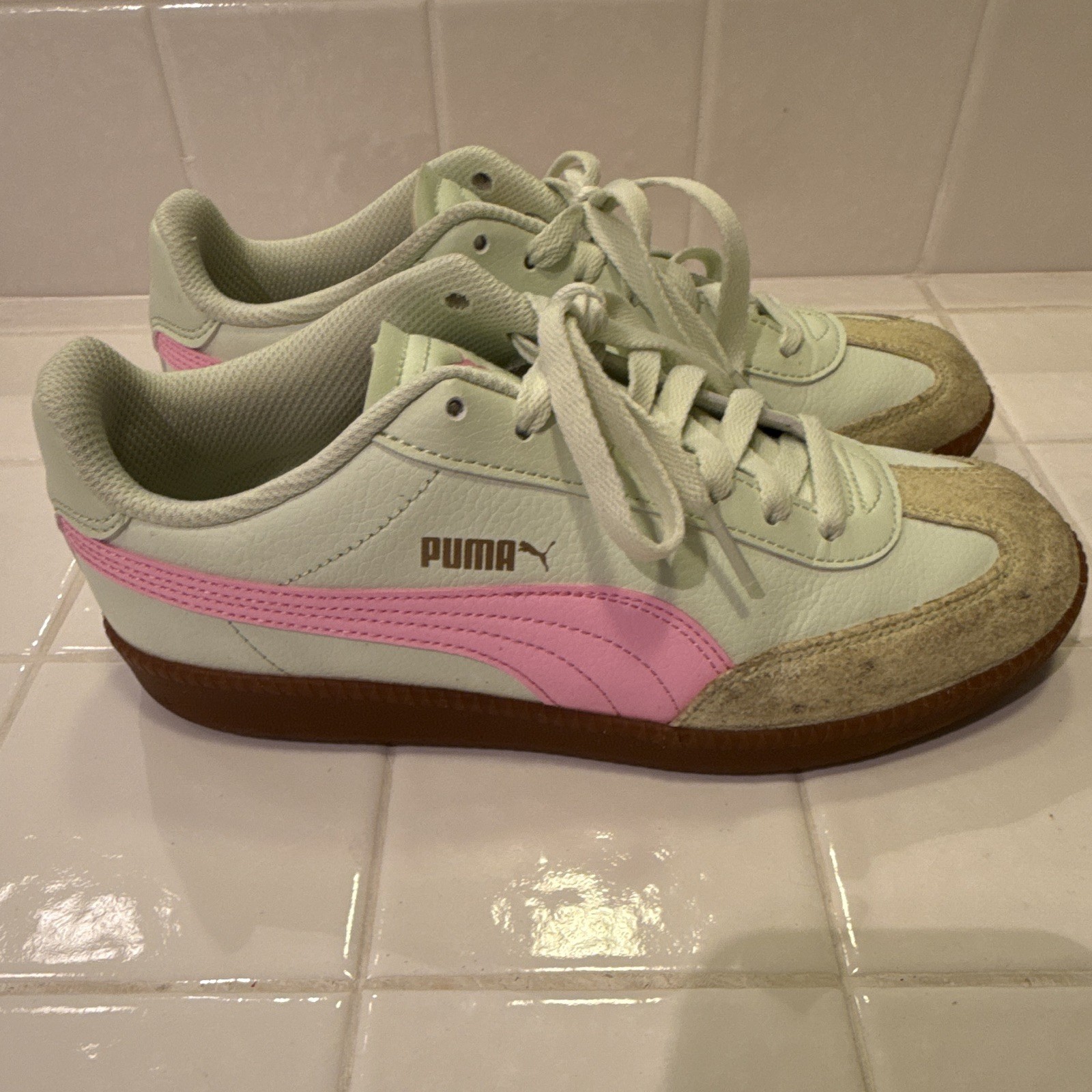 PUMA Green Pink Gum Rubber Sole Logo Lace Up Low Top Sneakers 401090-10 Women