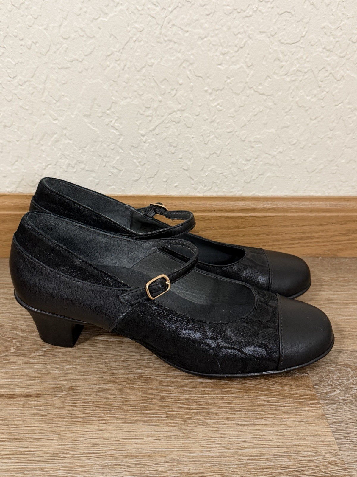 SAS Isabel Mary Jane Heels Black Leather Snakeskin Womens Size 8 N