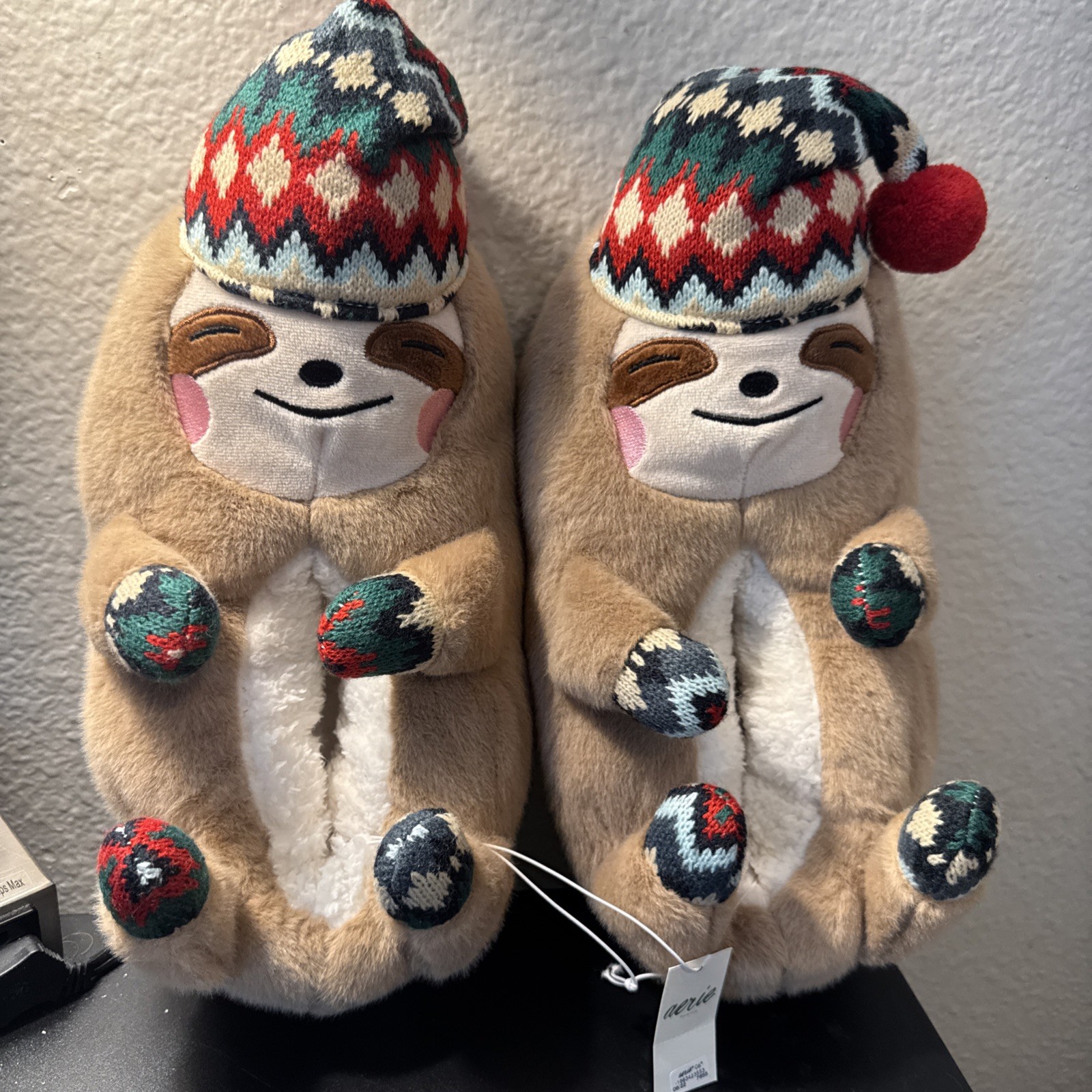 Aerie Slipper Sloth Size L new
