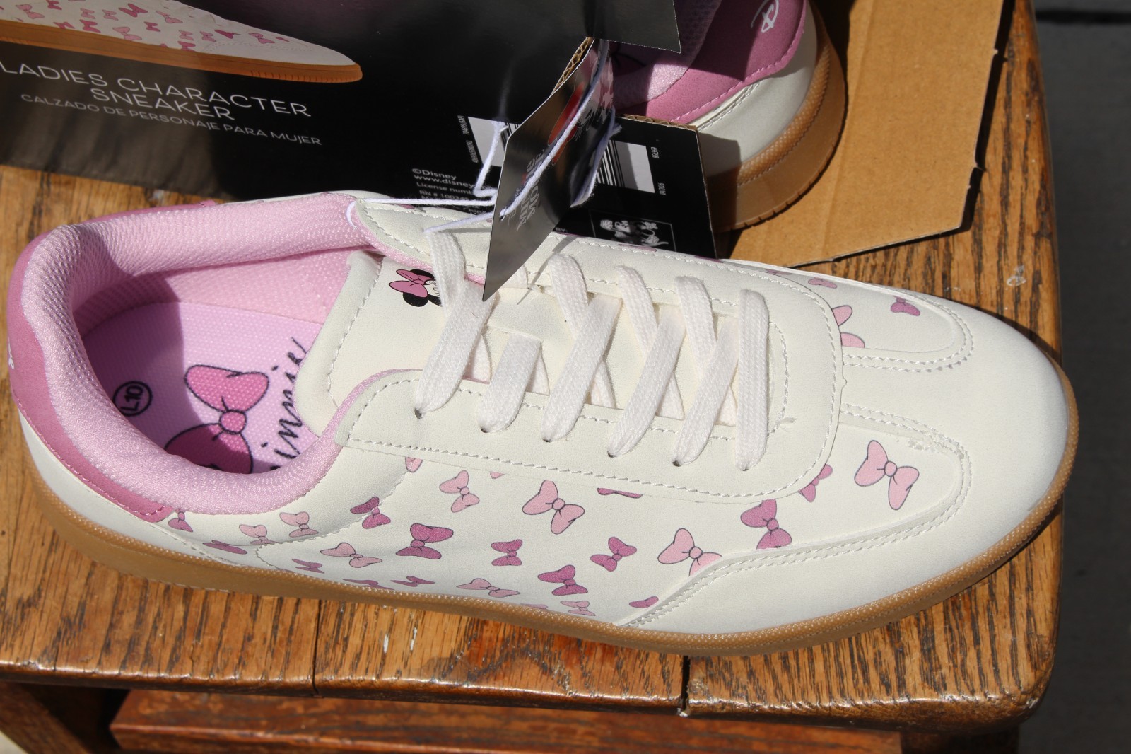 Disney Minnie Mouse Women’s Character Sneakers Size 10 NWT!