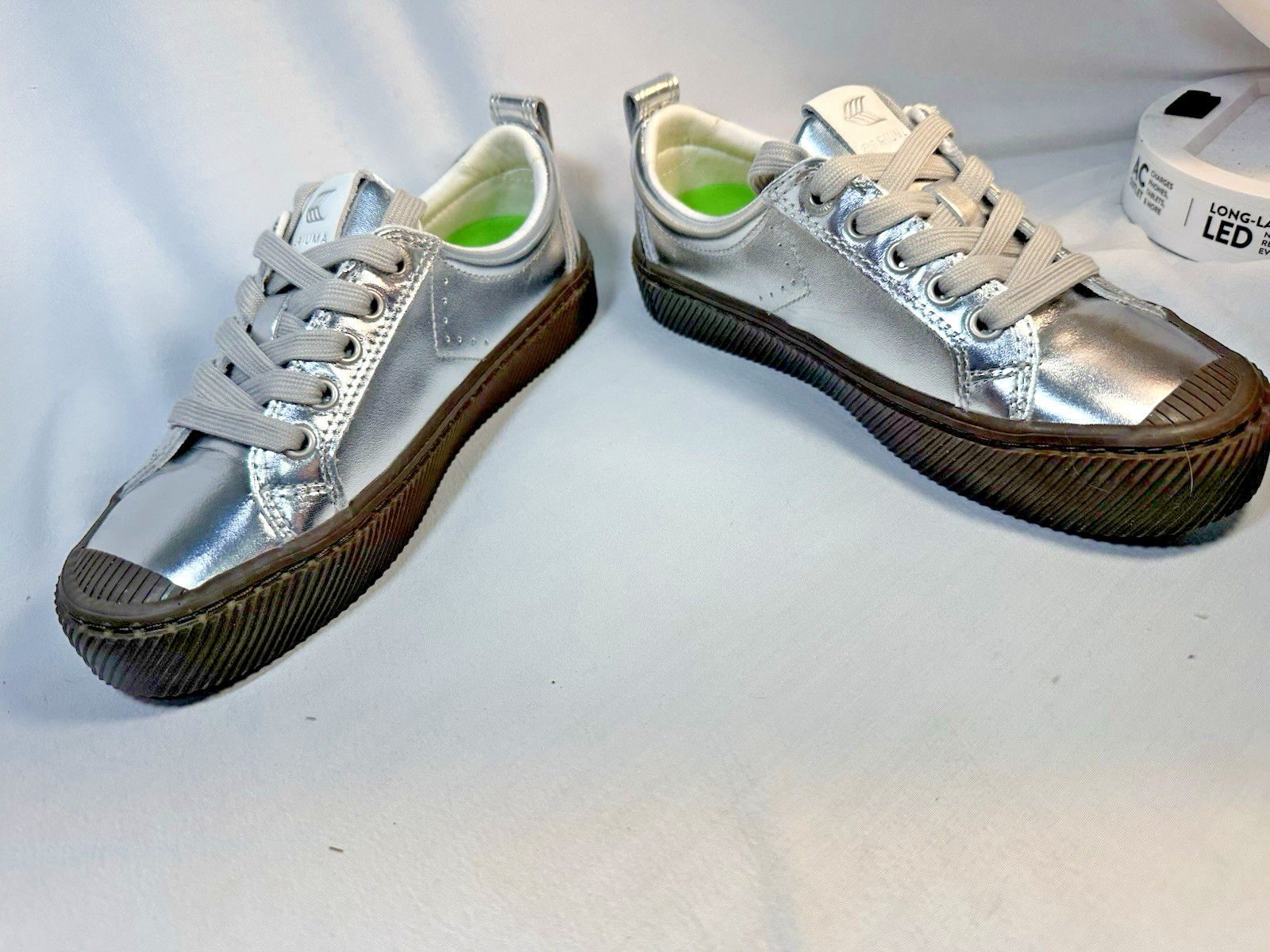Cariuma OCA Low Sneakers Women’s 5/Men’s 3.5 Silver Leather Comfort Shoes NWT