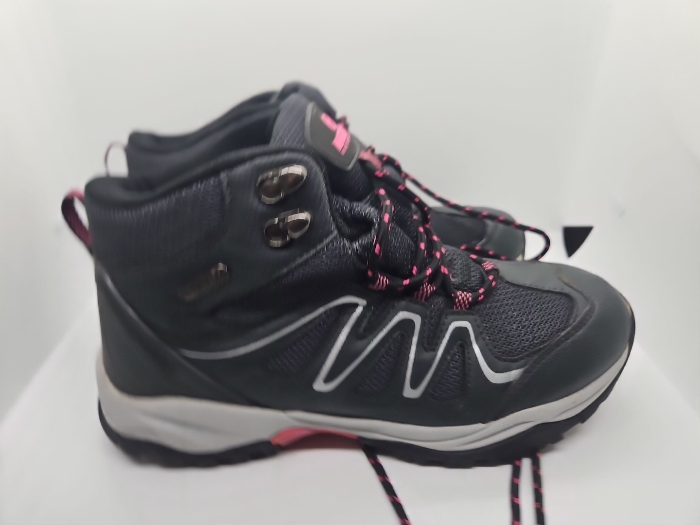 Magellan Outdoors Women’s Emory Hiking Boots-Size 9