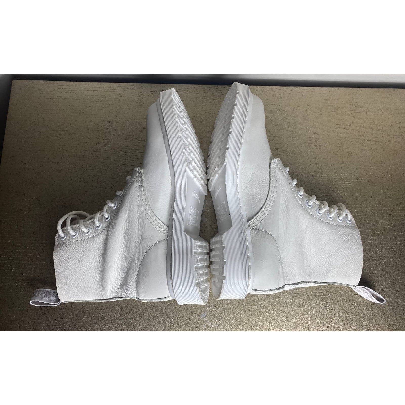 Dr. Martens 1460 Pascal Mono Boots Women’s 6 Smooth White Leather 8 Eye Lace Up