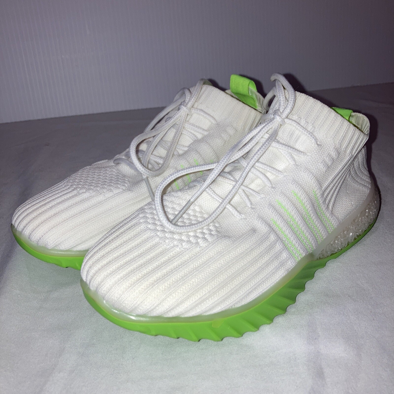 NEW Danskin Positive Neon Lime Lace Up Sneaker w/Contrast White Women’s Size 6